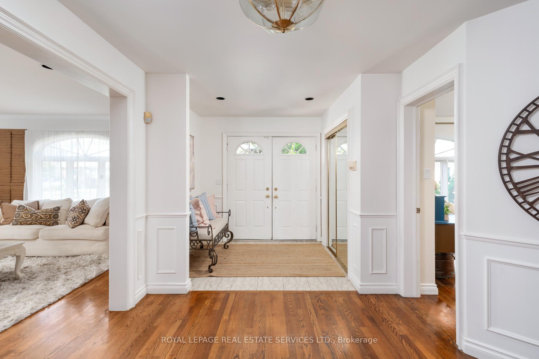 Photo 4 of 33 Lynnhaven Road, Toronto, Englemount-Lawrence — HOMEH