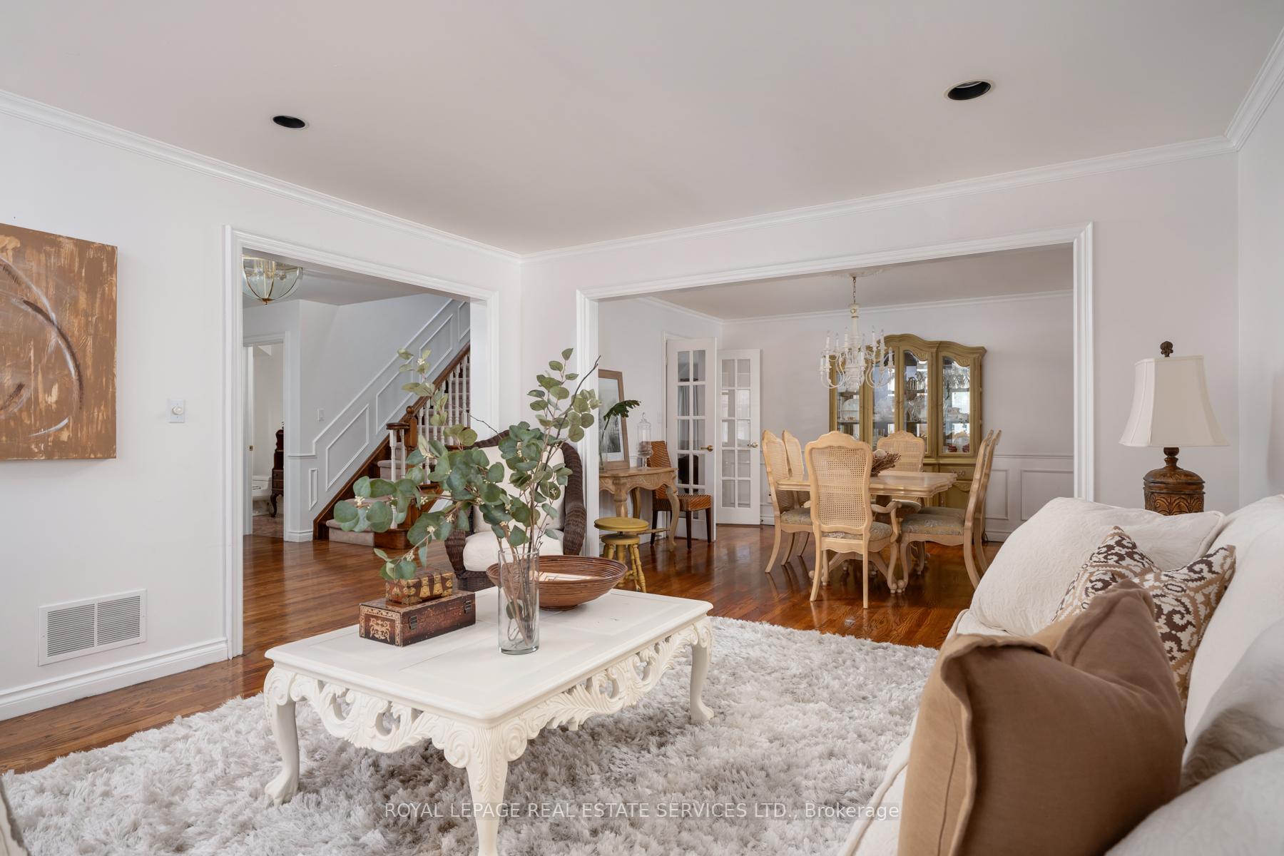 Photo 9 of 33 Lynnhaven Road, Toronto, Englemount-Lawrence — HOMEH