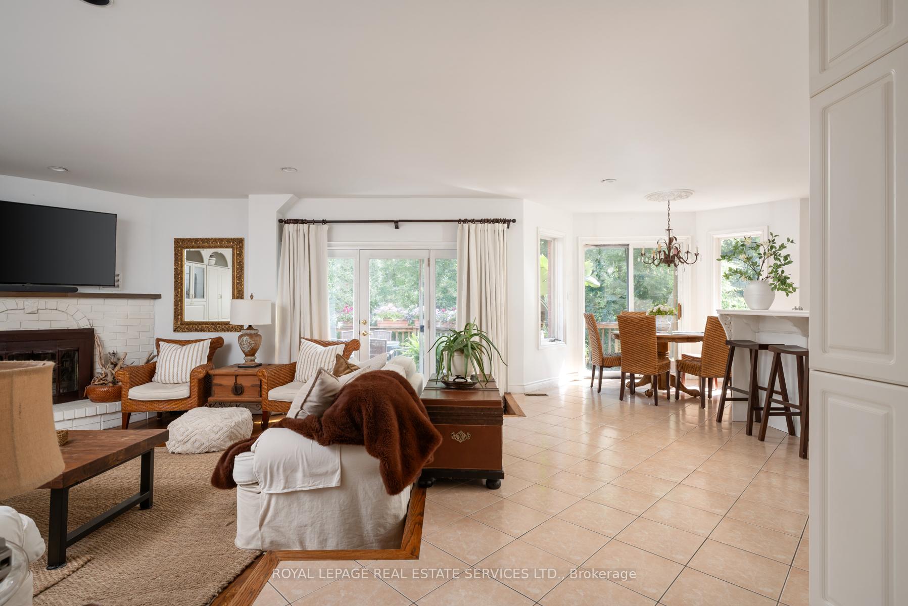 Photo 13 of 33 Lynnhaven Road, Toronto, Englemount-Lawrence — HOMEH