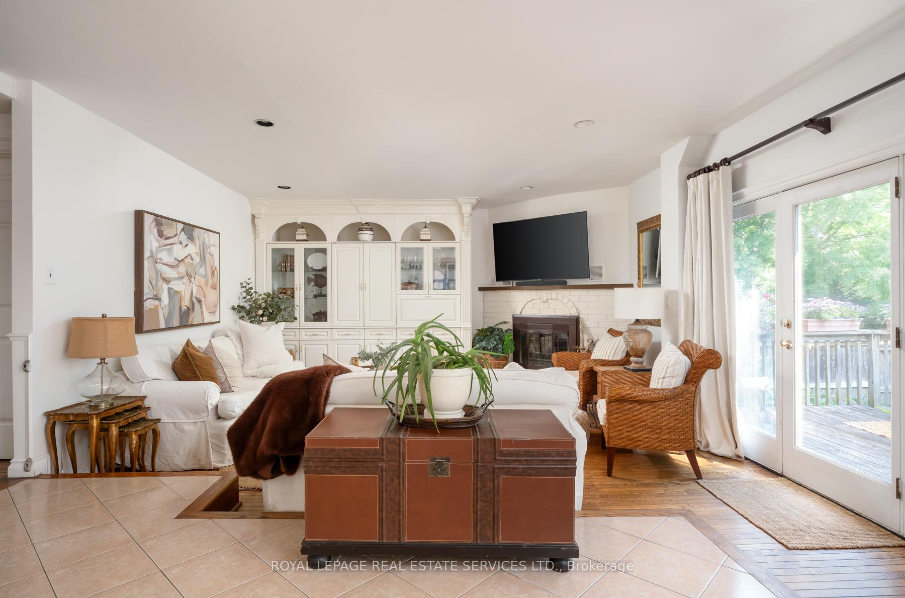 Photo 15 of 33 Lynnhaven Road, Toronto, Englemount-Lawrence — HOMEH