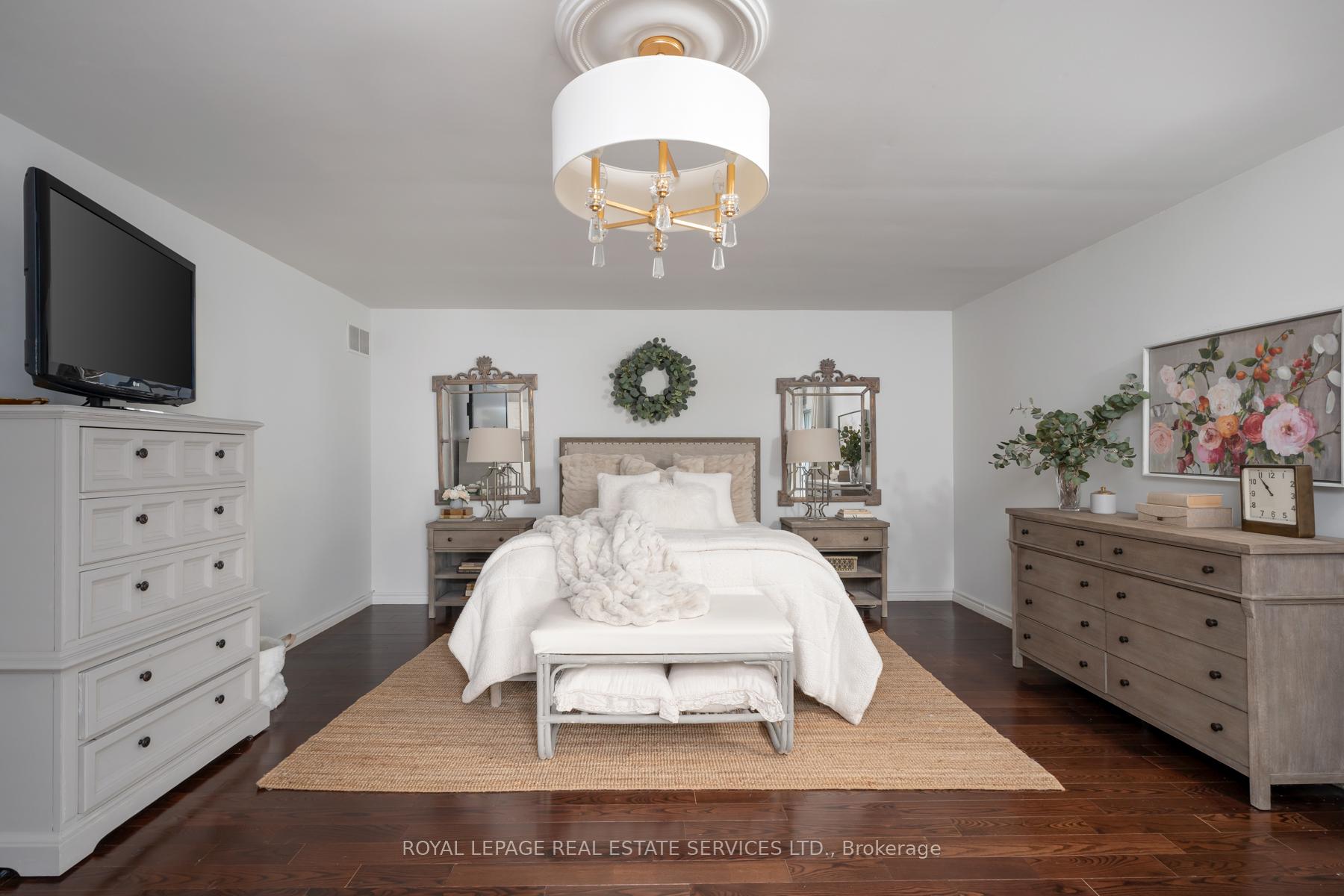 Photo 27 of 33 Lynnhaven Road, Toronto, Englemount-Lawrence — HOMEH