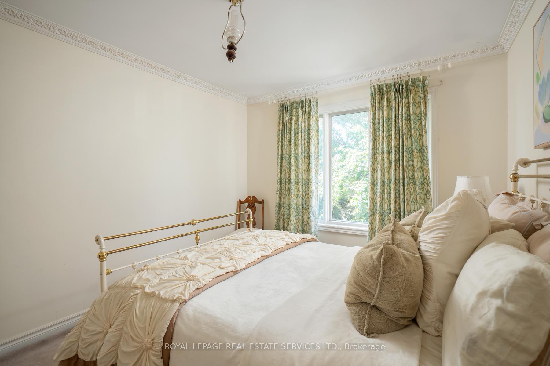 Photo 39 of 33 Lynnhaven Road, Toronto, Englemount-Lawrence — HOMEH