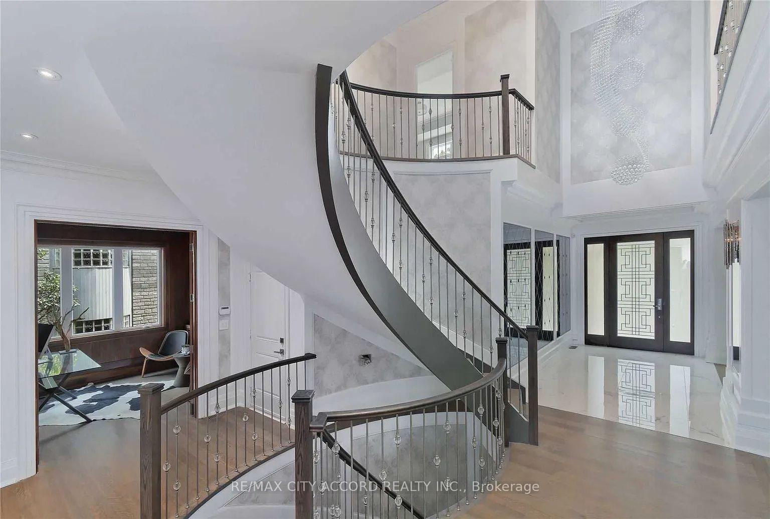 Photo 3 of 98 Upper Canada Drive, North York, St. Andrew-Windfields — HOMEH