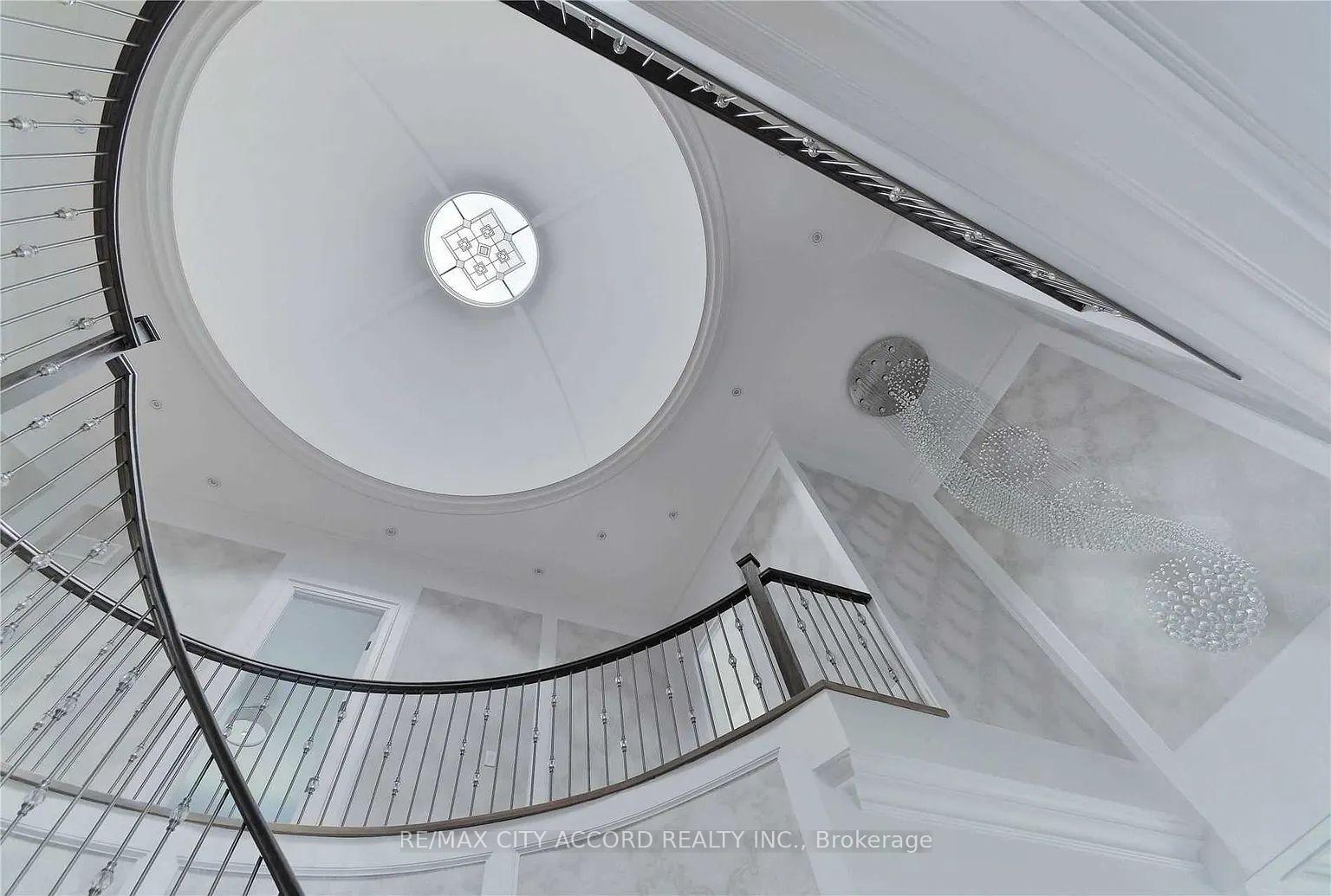 Photo 4 of 98 Upper Canada Drive, North York, St. Andrew-Windfields — HOMEH