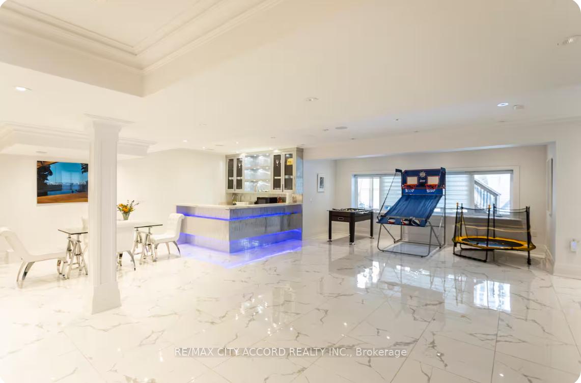 Photo 7 of 98 Upper Canada Drive, North York, St. Andrew-Windfields — HOMEH