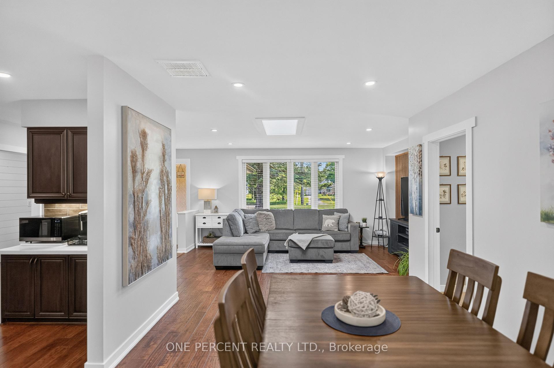 Photo 10 of 412 Manitoba Street, Bracebridge, Monck (Bracebridge) — HOMEH