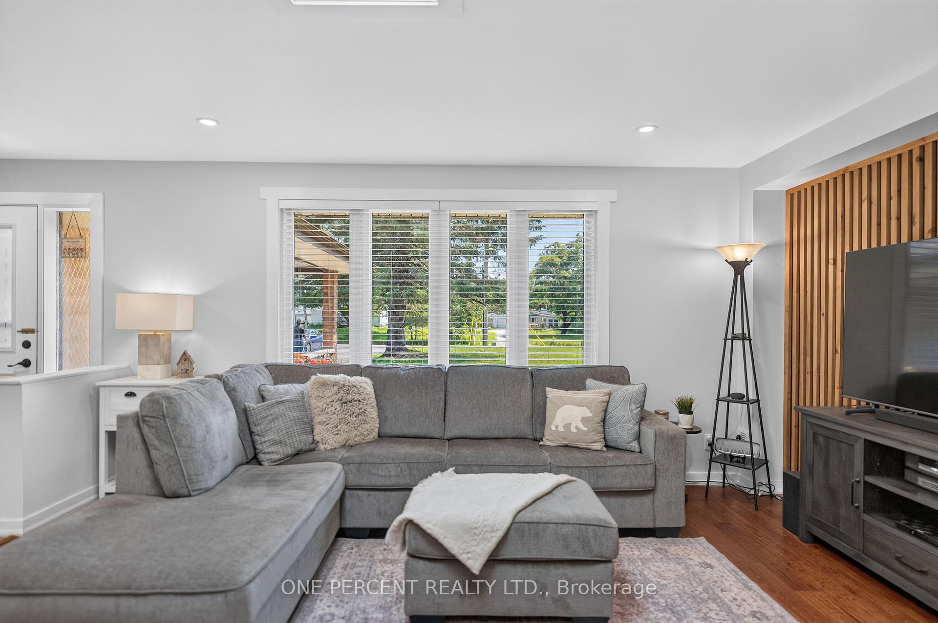 Photo 25 of 412 Manitoba Street, Bracebridge, Monck (Bracebridge) — HOMEH