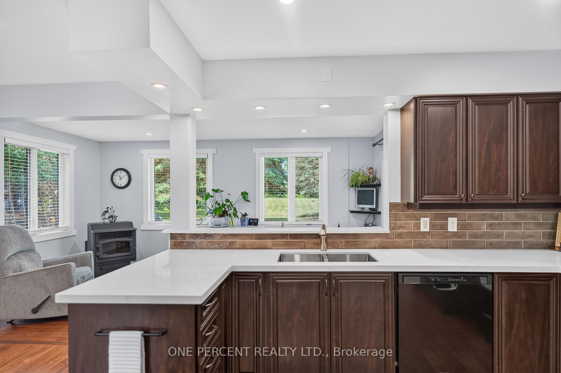 Photo 14 of 412 Manitoba Street, Bracebridge, Monck (Bracebridge) — HOMEH