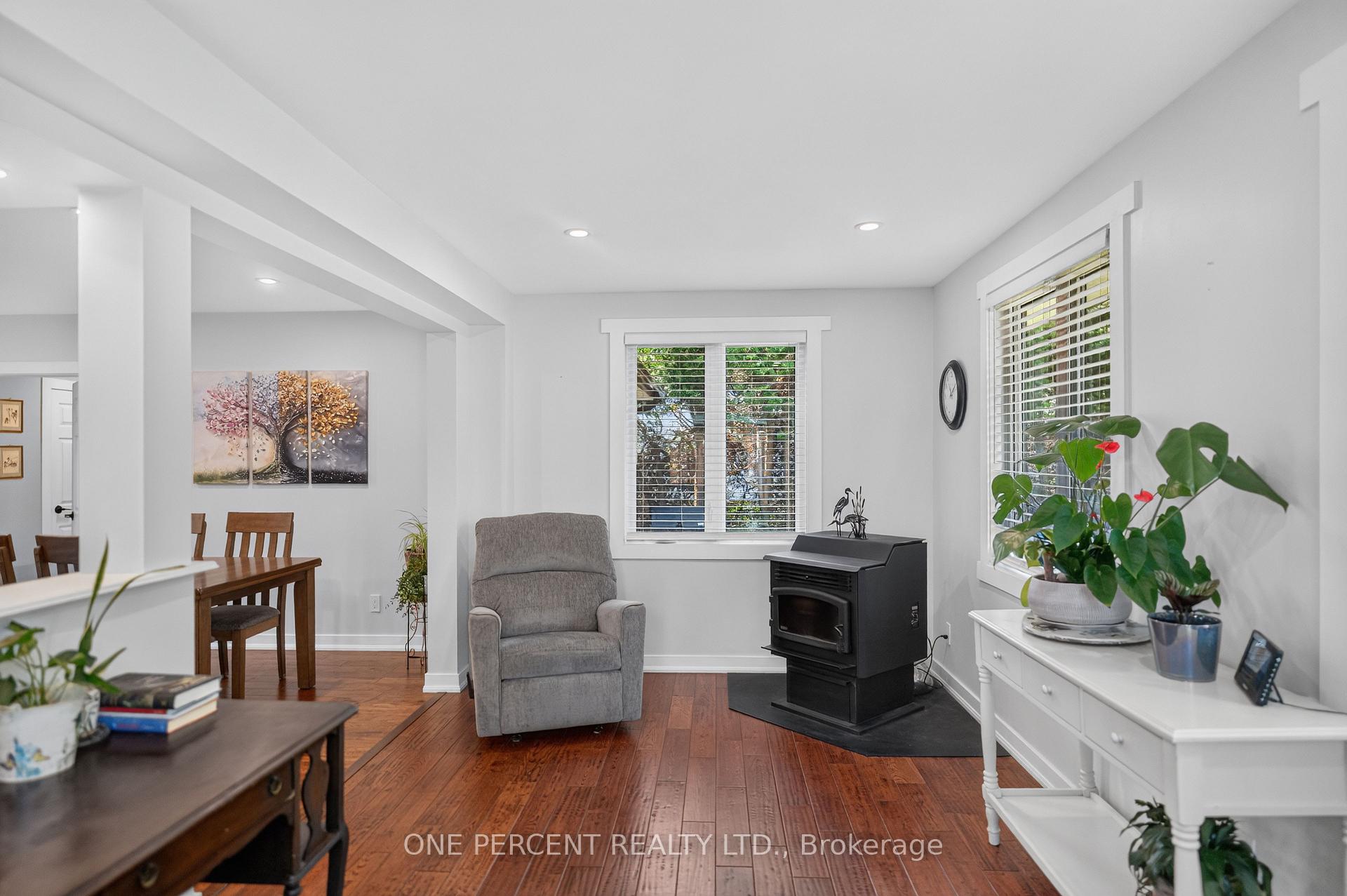 Photo 15 of 412 Manitoba Street, Bracebridge, Monck (Bracebridge) — HOMEH