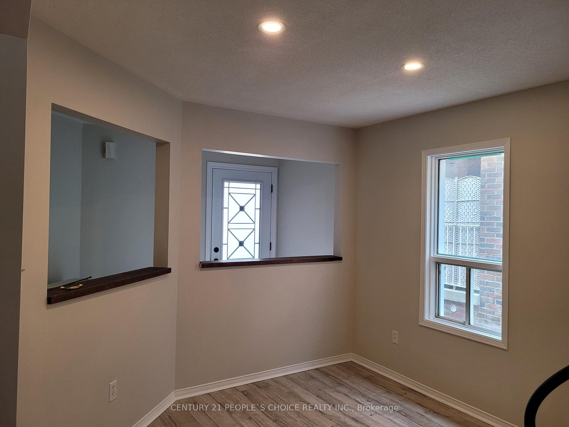 Photo 11 of 383 Jay Crescent, Orangeville — HOMEH