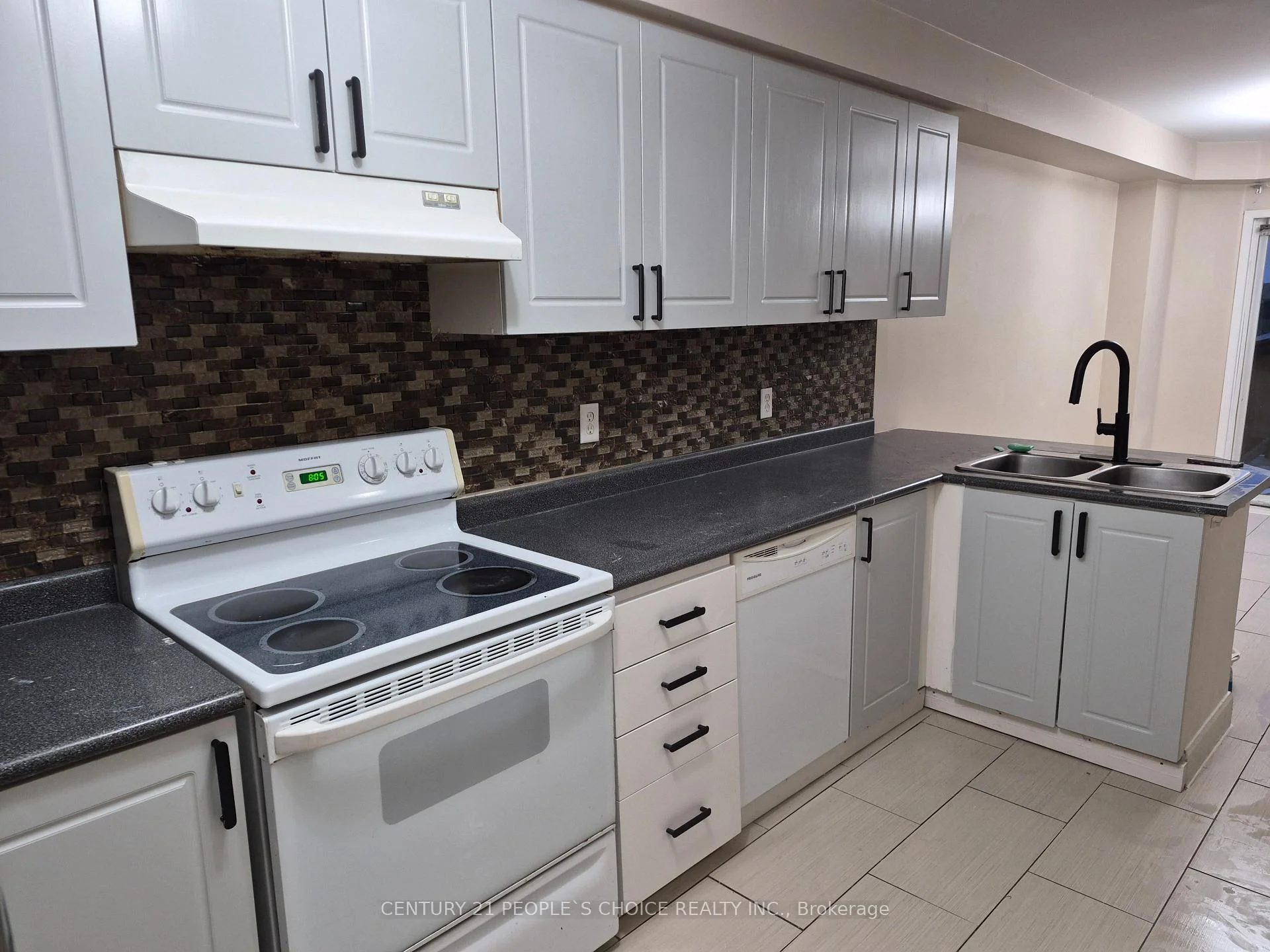 Photo 33 of 383 Jay Crescent, Orangeville — HOMEH