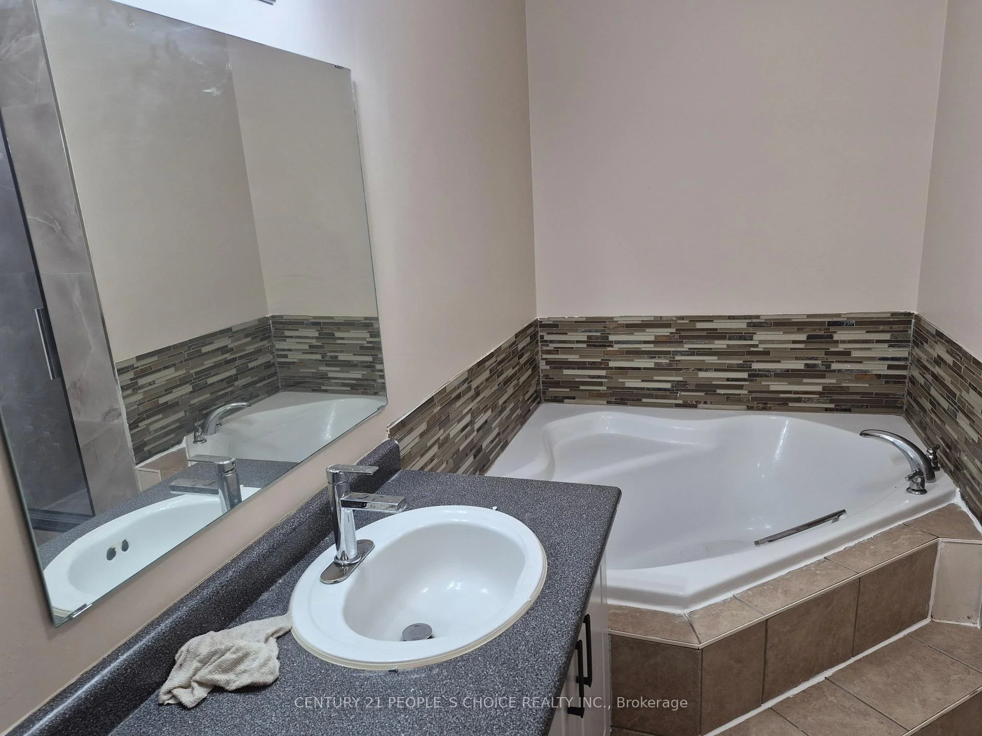 Photo 38 of 383 Jay Crescent, Orangeville — HOMEH