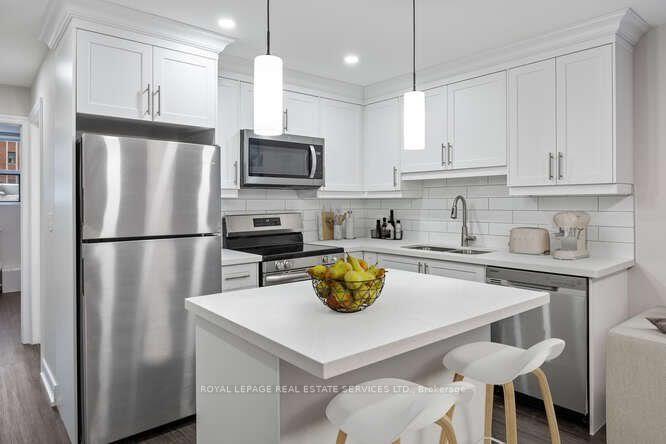 Photo 3 of Unit B2, 18 Anglesey Boulevard, Etobicoke, Edenbridge-Humber Valley — HOMEH