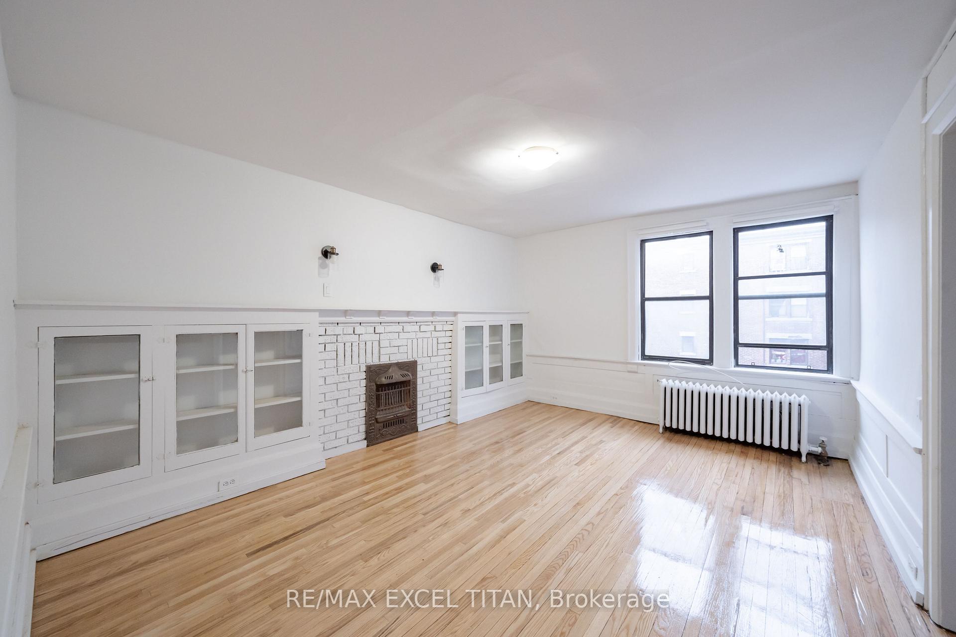 Photo 2 of Unit 21, 6 Kingston Road, Toronto, Woodbine Corridor — HOMEH
