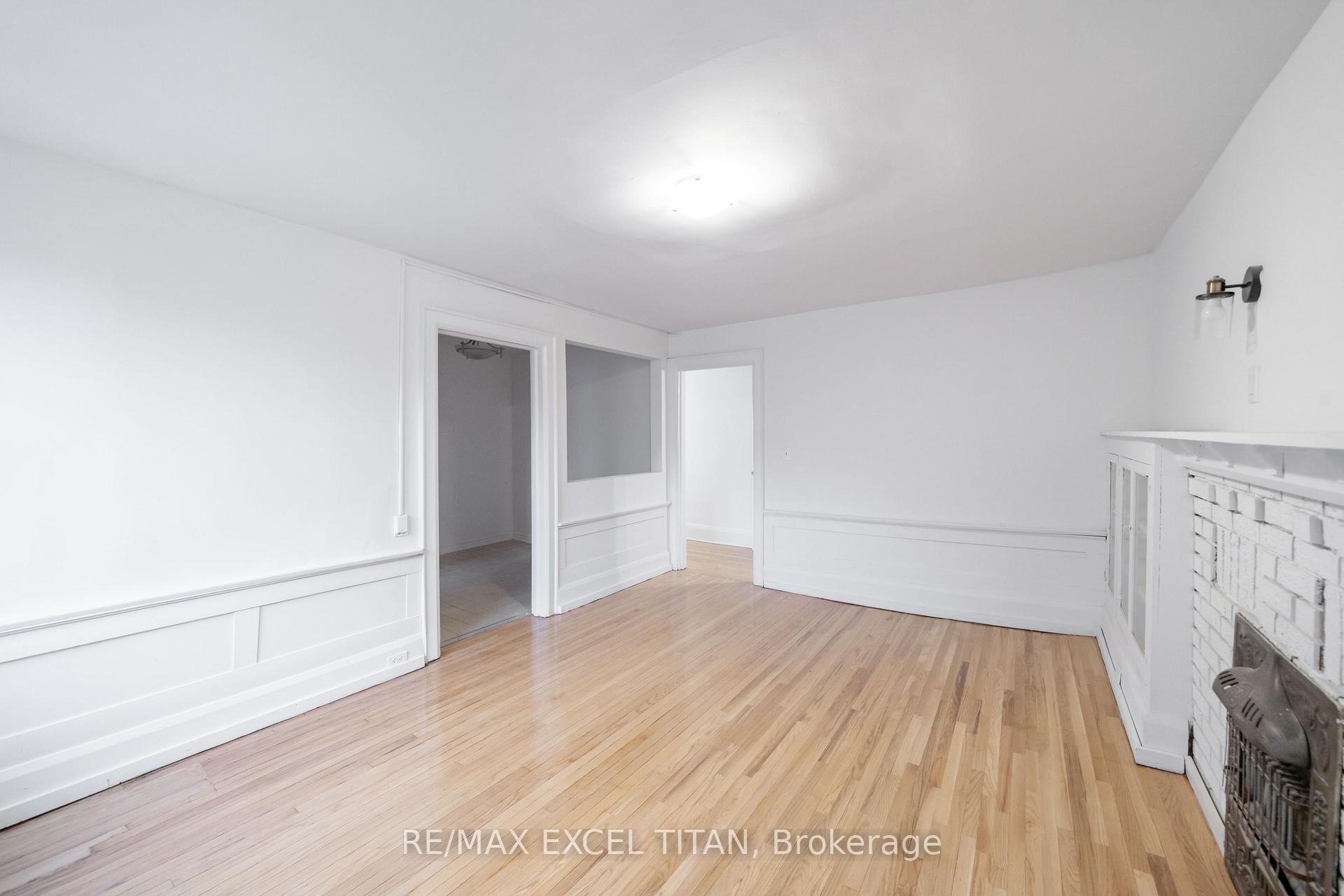 Photo 3 of Unit 21, 6 Kingston Road, Toronto, Woodbine Corridor — HOMEH