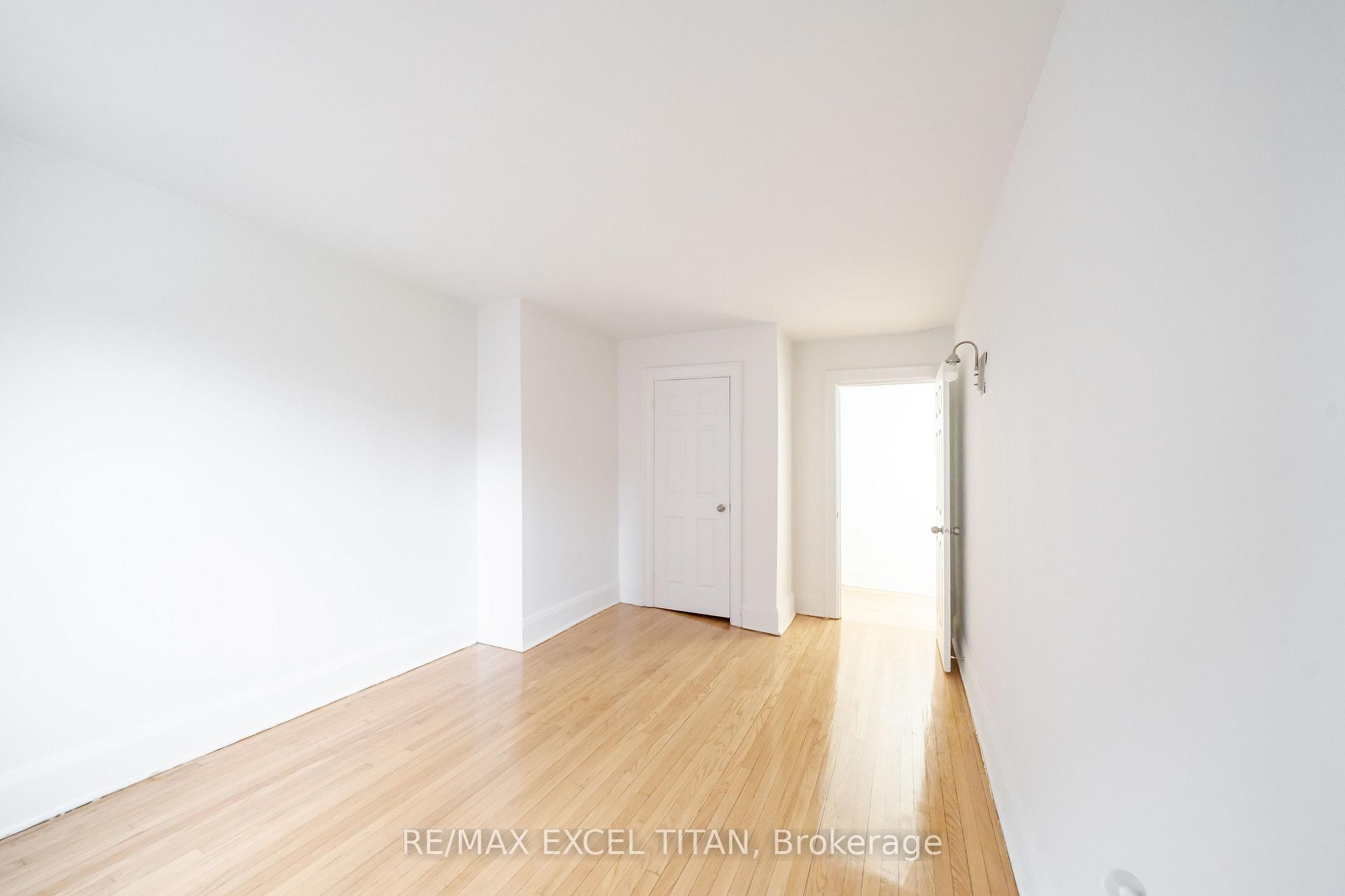 Photo 5 of Unit 21, 6 Kingston Road, Toronto, Woodbine Corridor — HOMEH