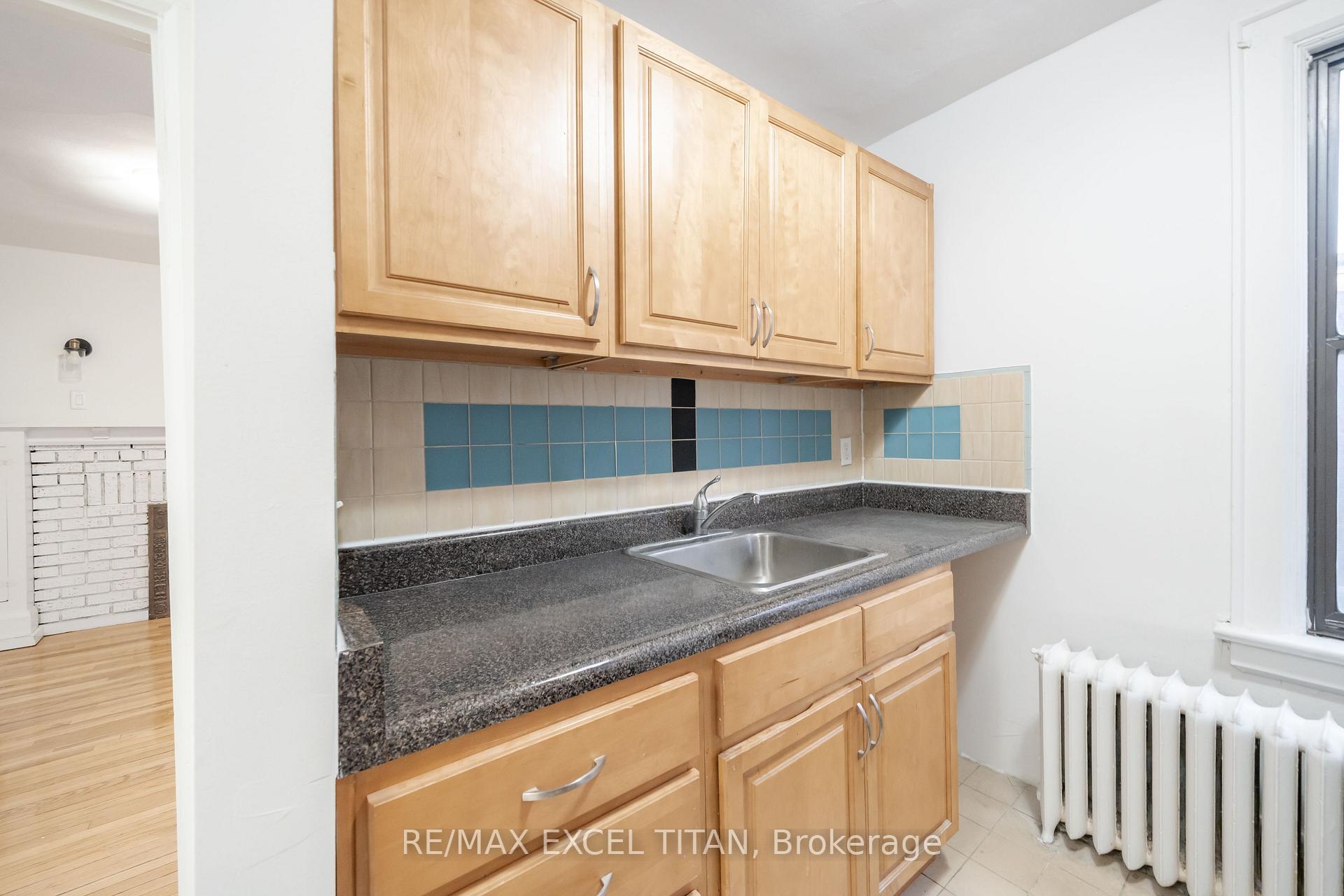 Photo 6 of Unit 21, 6 Kingston Road, Toronto, Woodbine Corridor — HOMEH