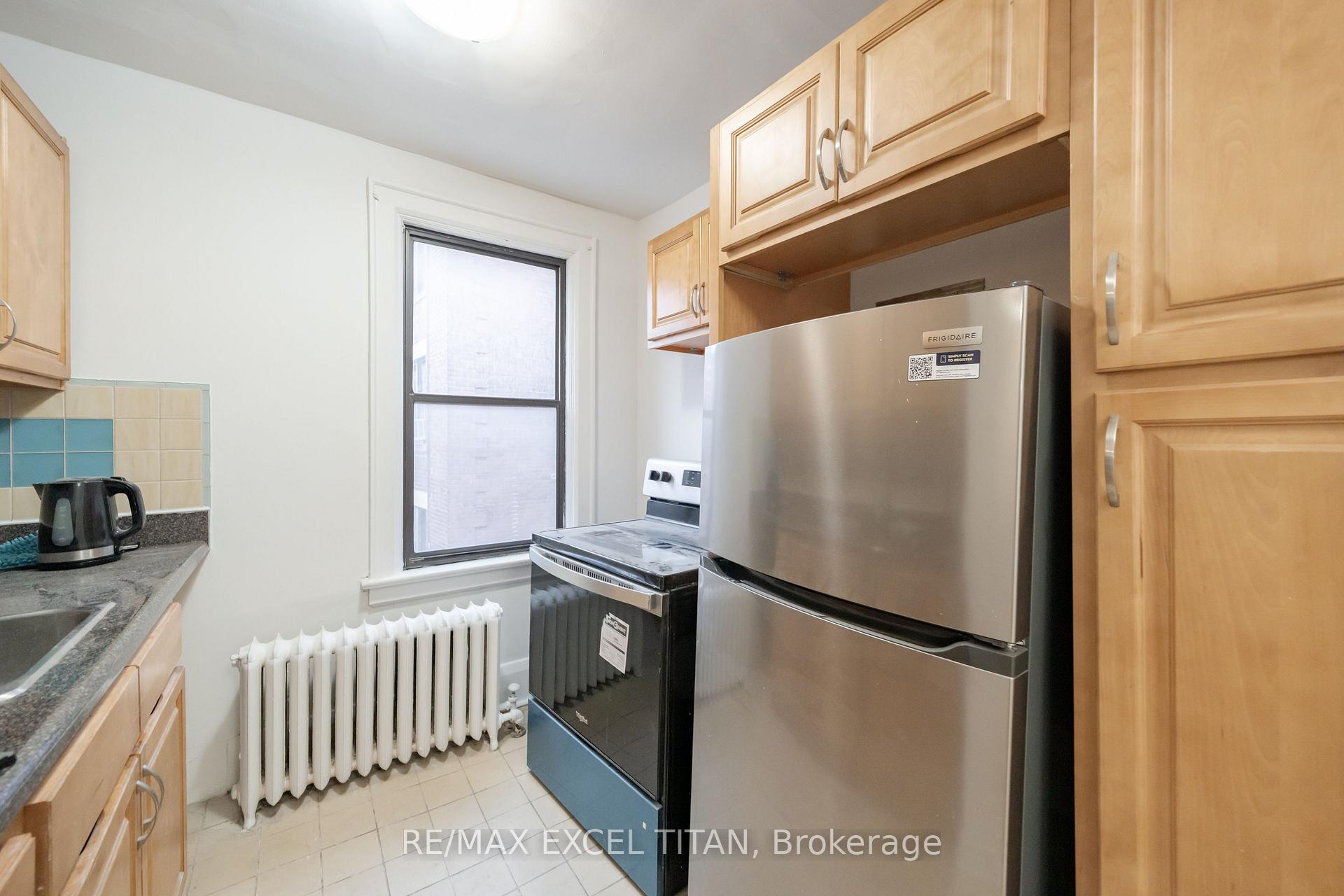 Photo 7 of Unit 21, 6 Kingston Road, Toronto, Woodbine Corridor — HOMEH