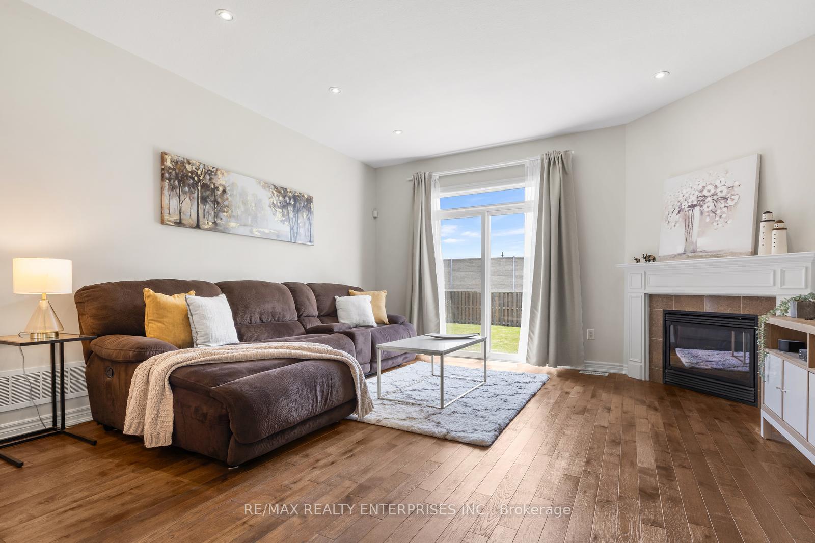 Photo 16 of 21 Sidare Court, Grimsby, Grimsby Beach — HOMEH