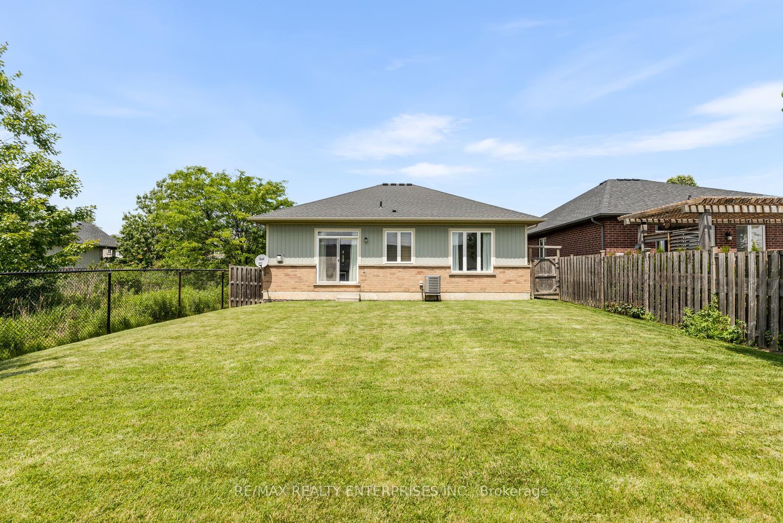 Photo 24 of 21 Sidare Court, Grimsby, Grimsby Beach — HOMEH