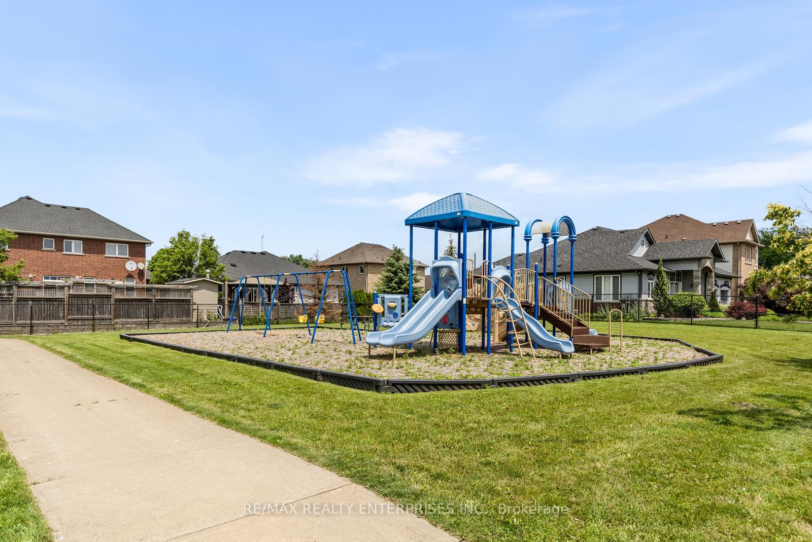 Photo 26 of 21 Sidare Court, Grimsby, Grimsby Beach — HOMEH