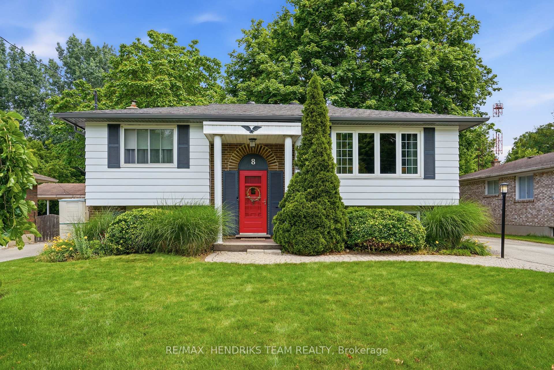 Photo 1 of 8 Tudor Gate Place, St. Catharines, Lakeshore — HOMEH