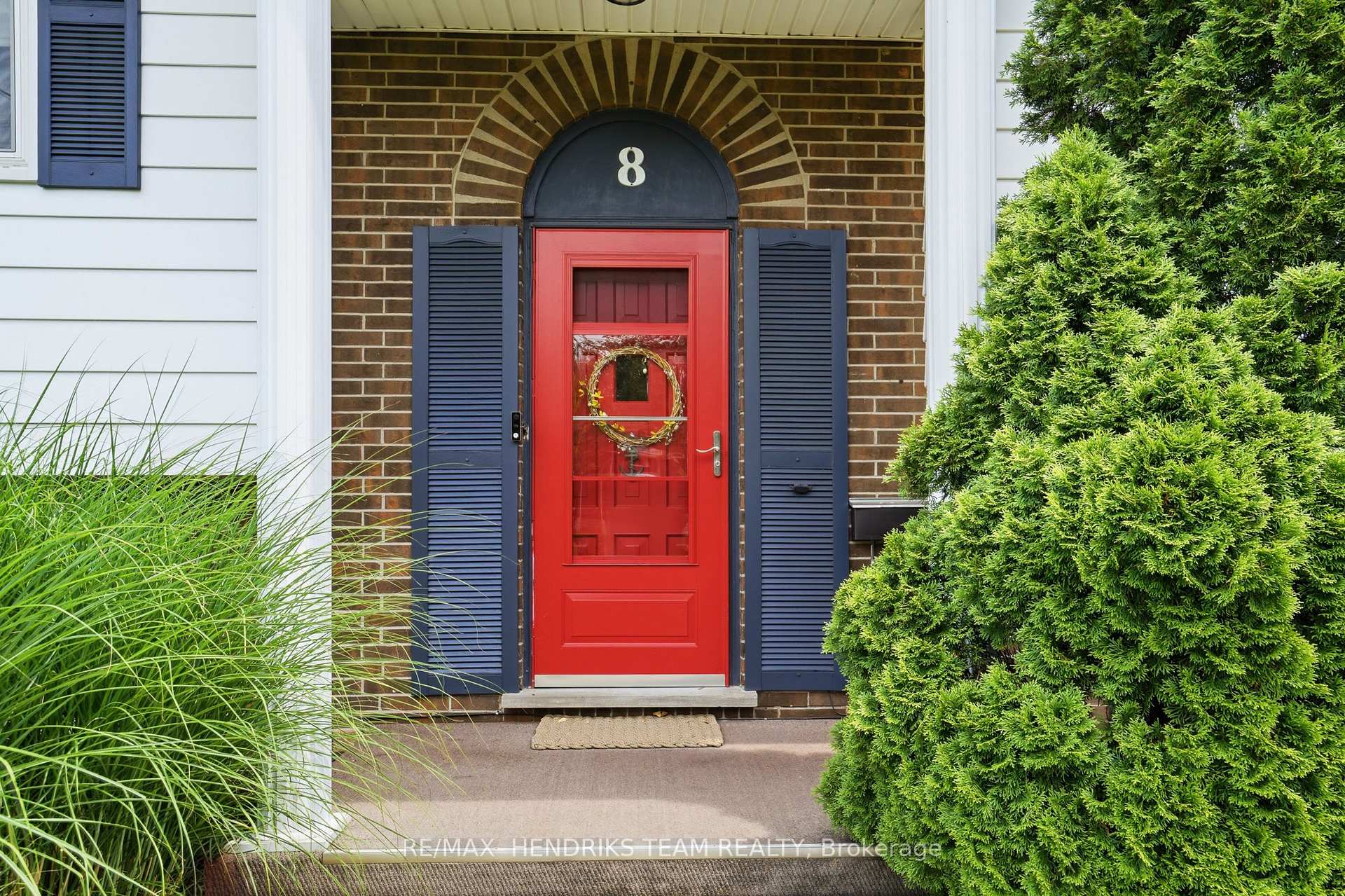 Photo 3 of 8 Tudor Gate Place, St. Catharines, Lakeshore — HOMEH