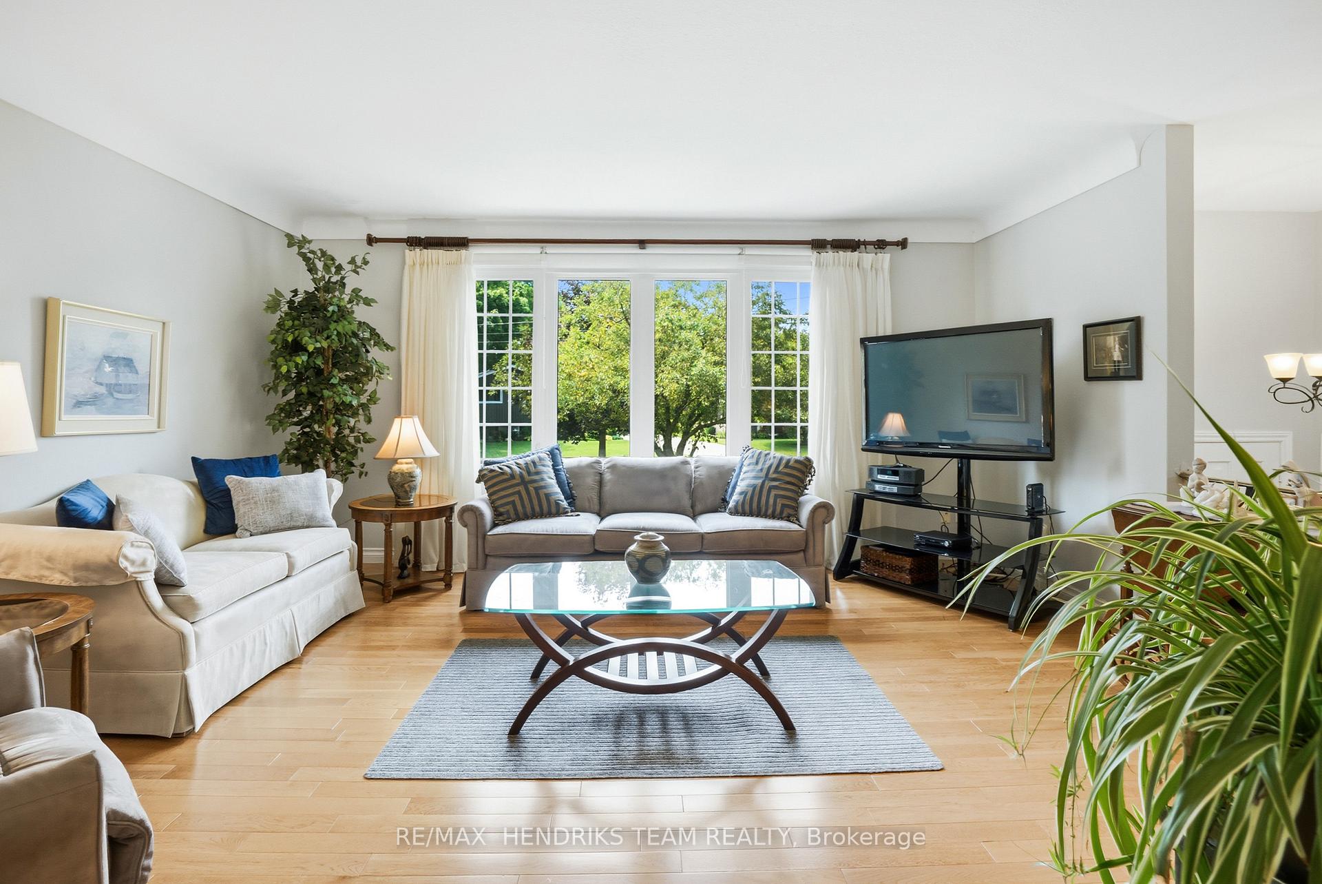 Photo 6 of 8 Tudor Gate Place, St. Catharines, Lakeshore — HOMEH