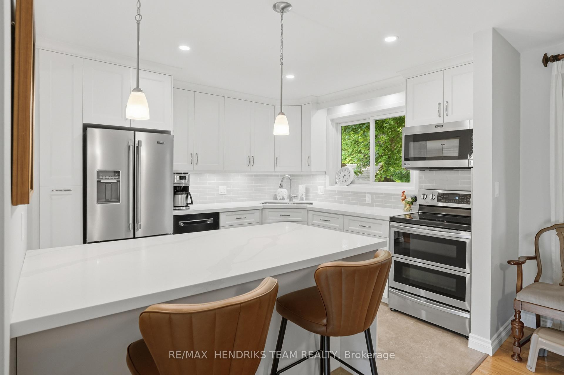 Photo 9 of 8 Tudor Gate Place, St. Catharines, Lakeshore — HOMEH