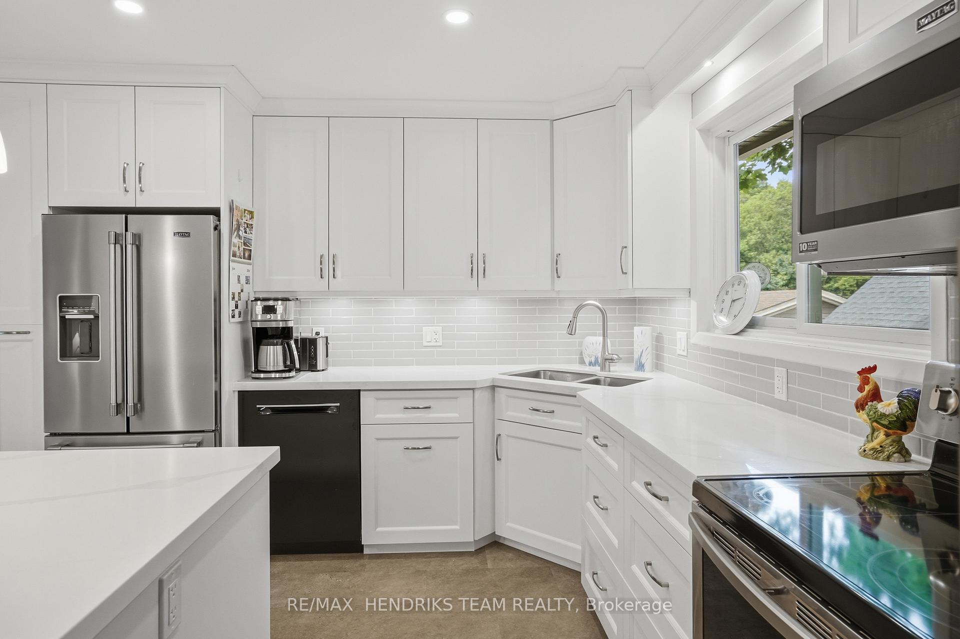 Photo 10 of 8 Tudor Gate Place, St. Catharines, Lakeshore — HOMEH