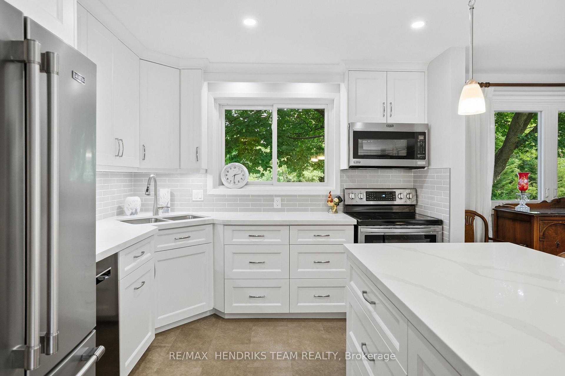 Photo 11 of 8 Tudor Gate Place, St. Catharines, Lakeshore — HOMEH