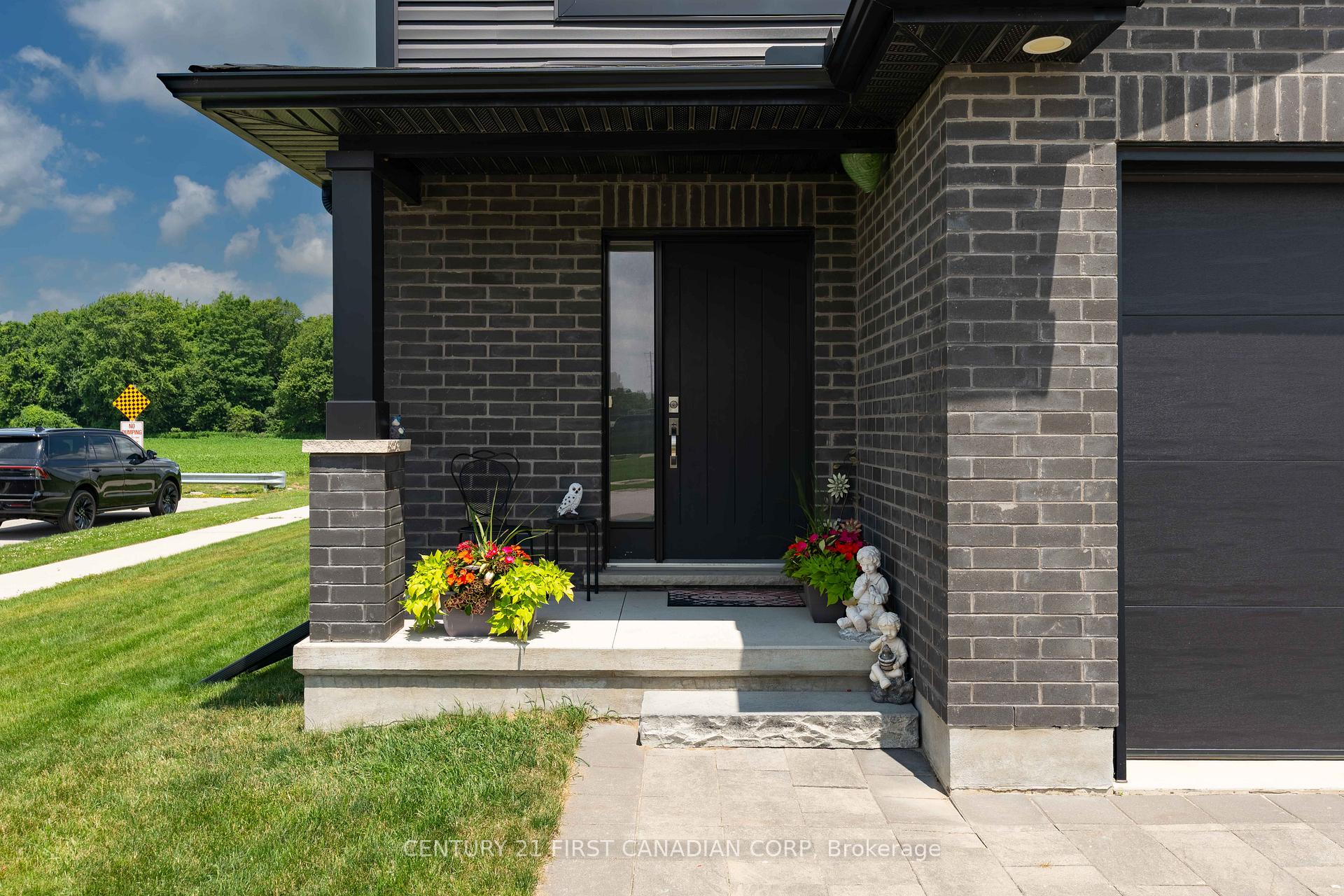 Photo 4 of 150 Gilmour Drive, Lucan Biddulph, Lucan — HOMEH