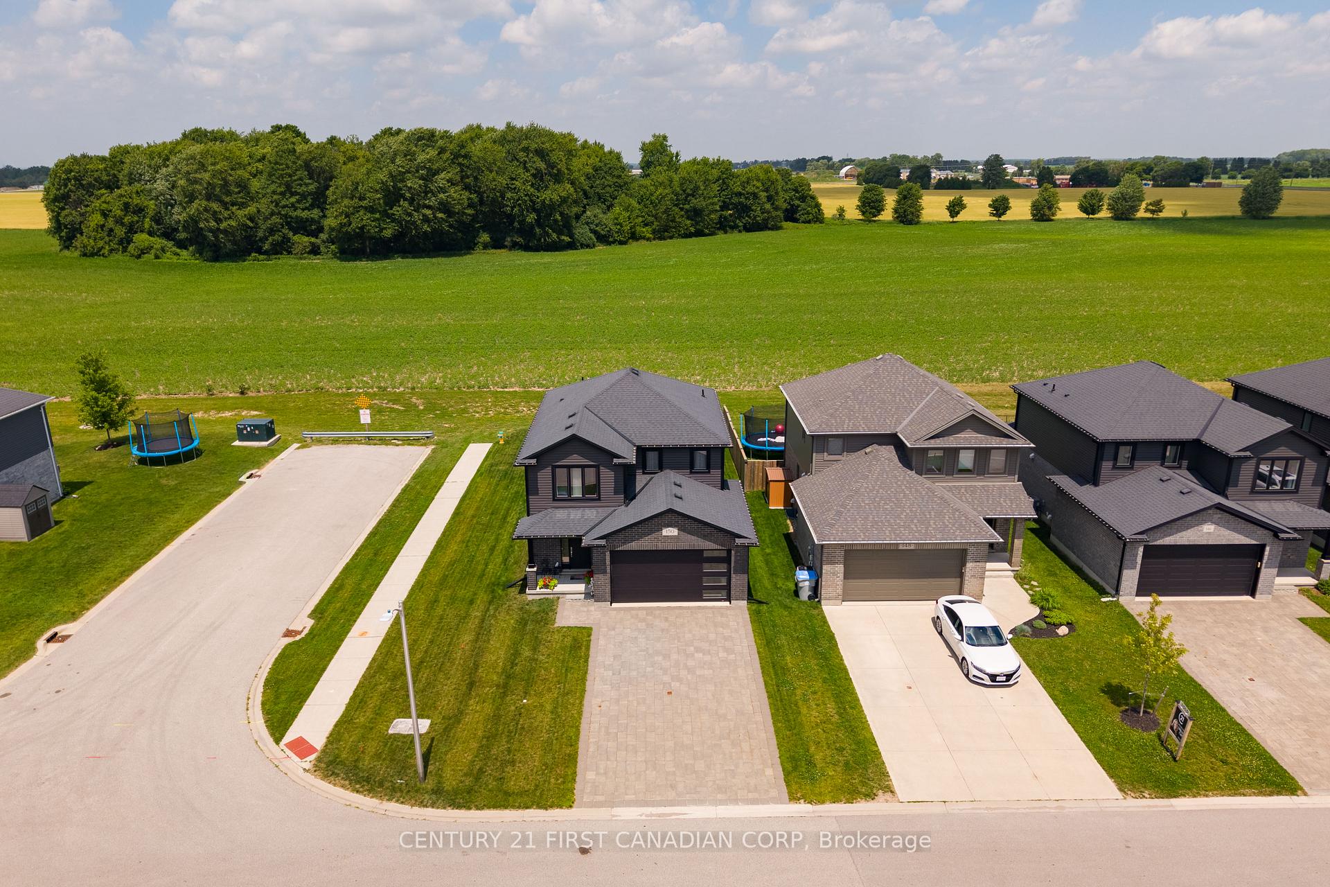 Photo 6 of 150 Gilmour Drive, Lucan Biddulph, Lucan — HOMEH