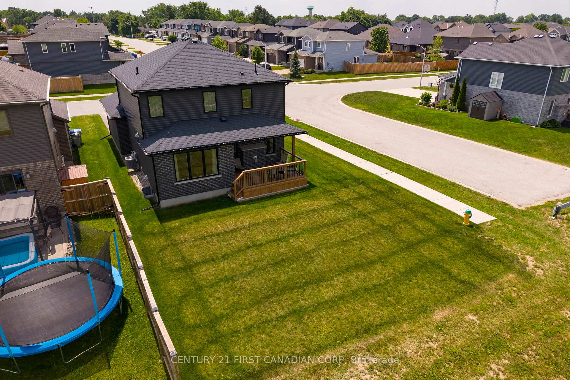Photo 8 of 150 Gilmour Drive, Lucan Biddulph, Lucan — HOMEH