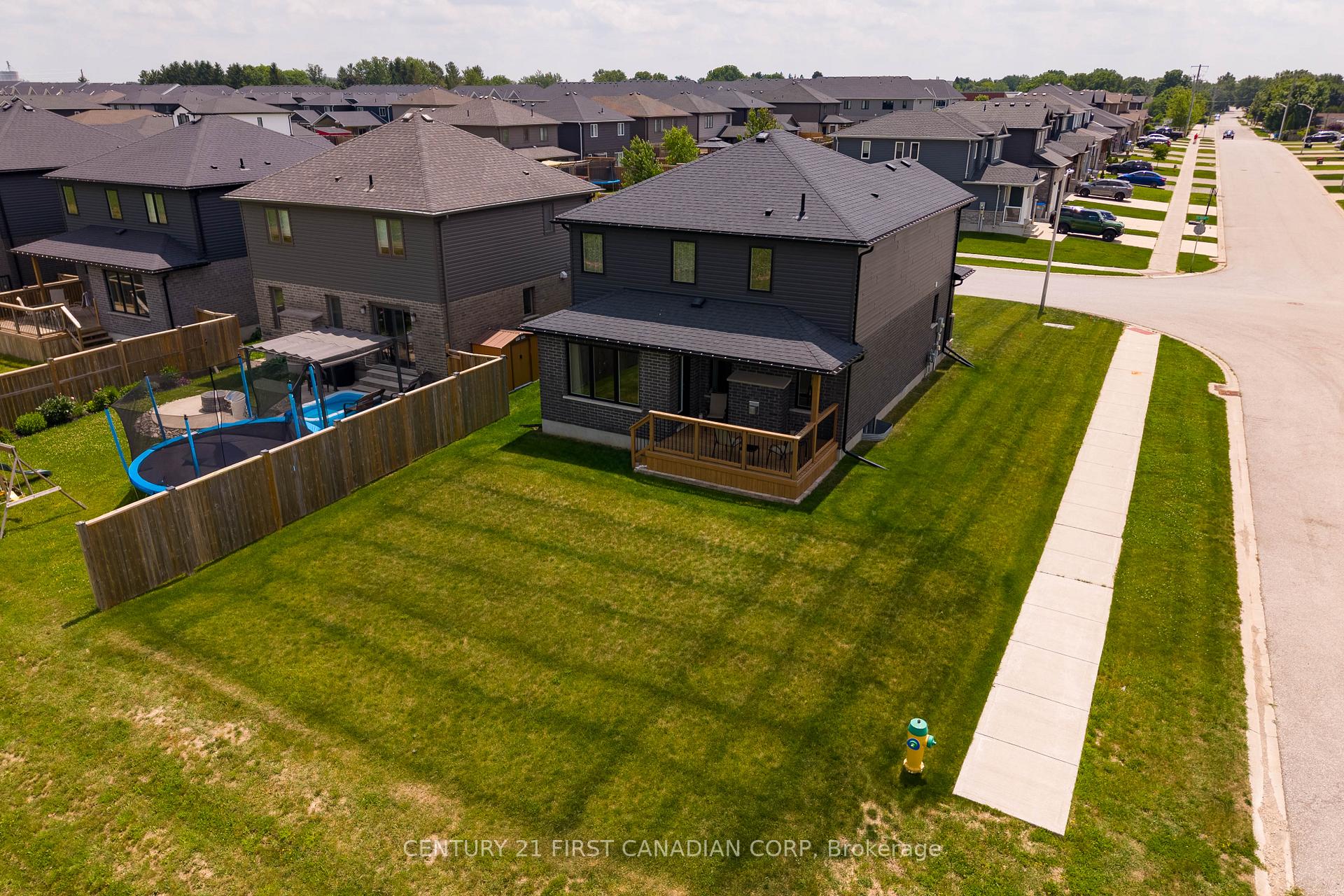 Photo 10 of 150 Gilmour Drive, Lucan Biddulph, Lucan — HOMEH