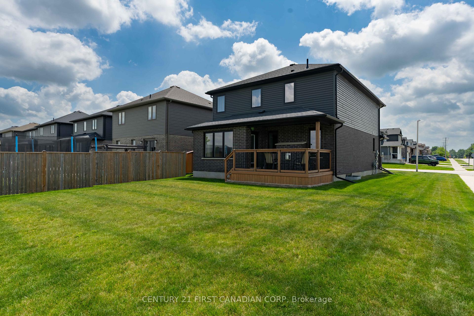 Photo 15 of 150 Gilmour Drive, Lucan Biddulph, Lucan — HOMEH