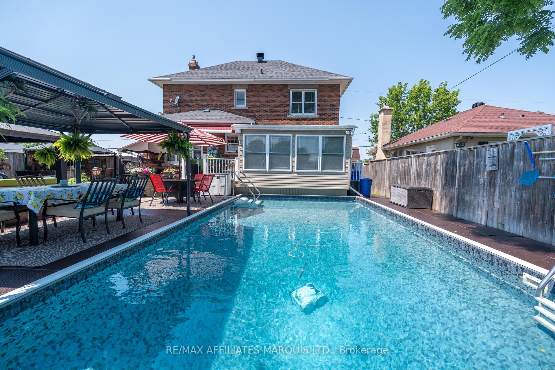 Photo 14 of 420 Third Street W, Cornwall, Cornwall — HOMEH