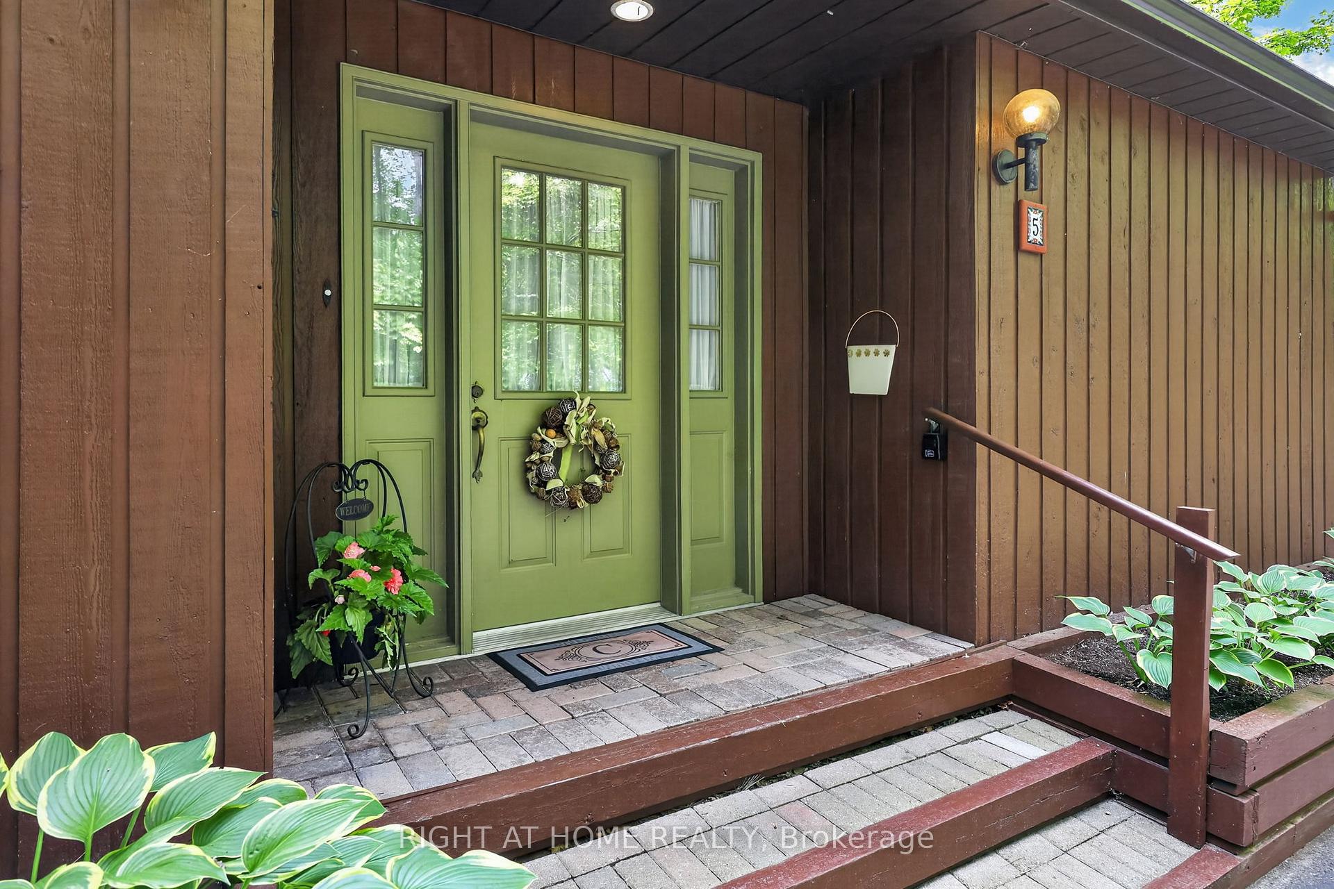 Photo 3 of 5 Pine Point, Oro-Medonte, Horseshoe Valley — HOMEH