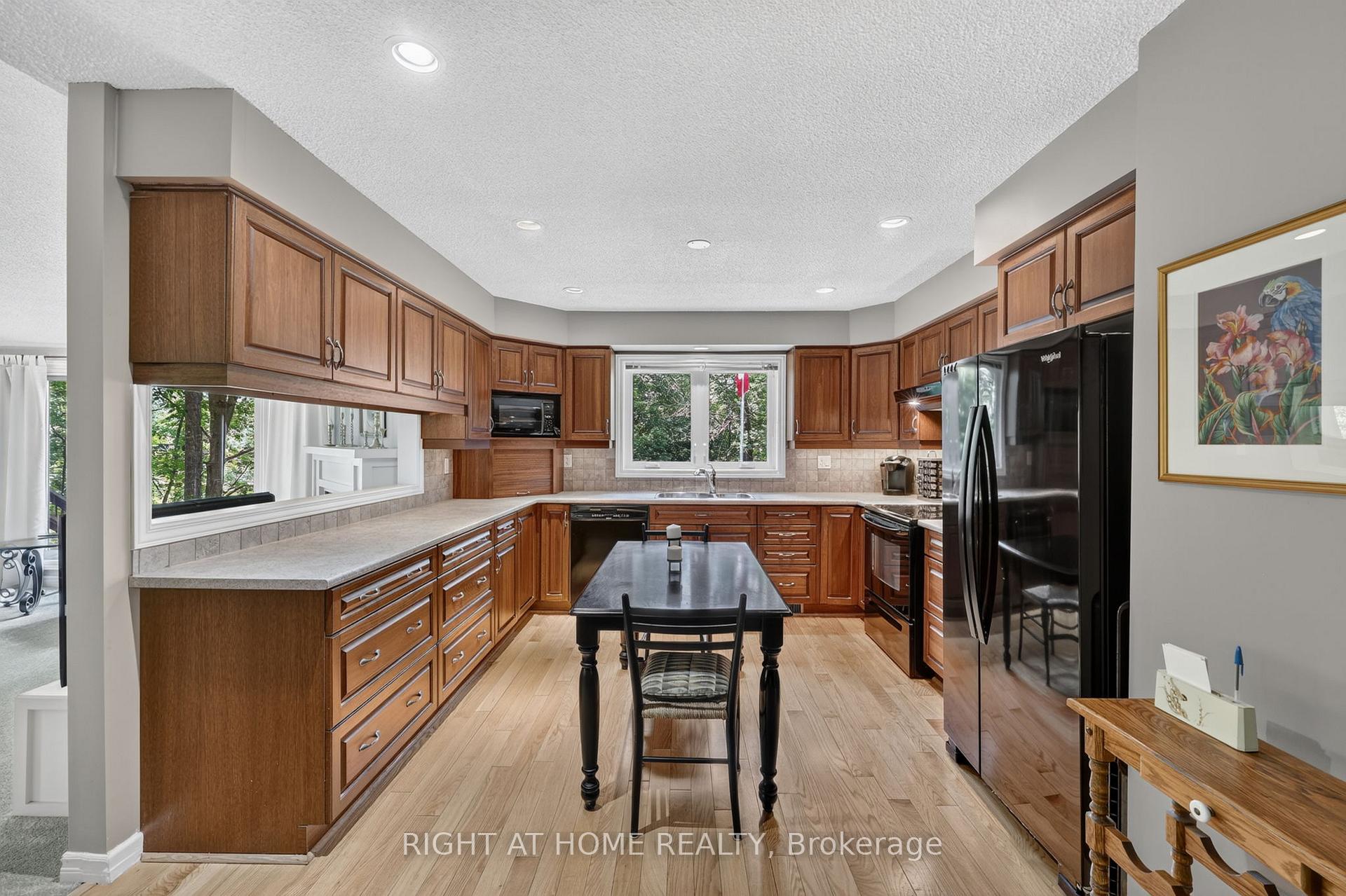 Photo 10 of 5 Pine Point, Oro-Medonte, Horseshoe Valley — HOMEH