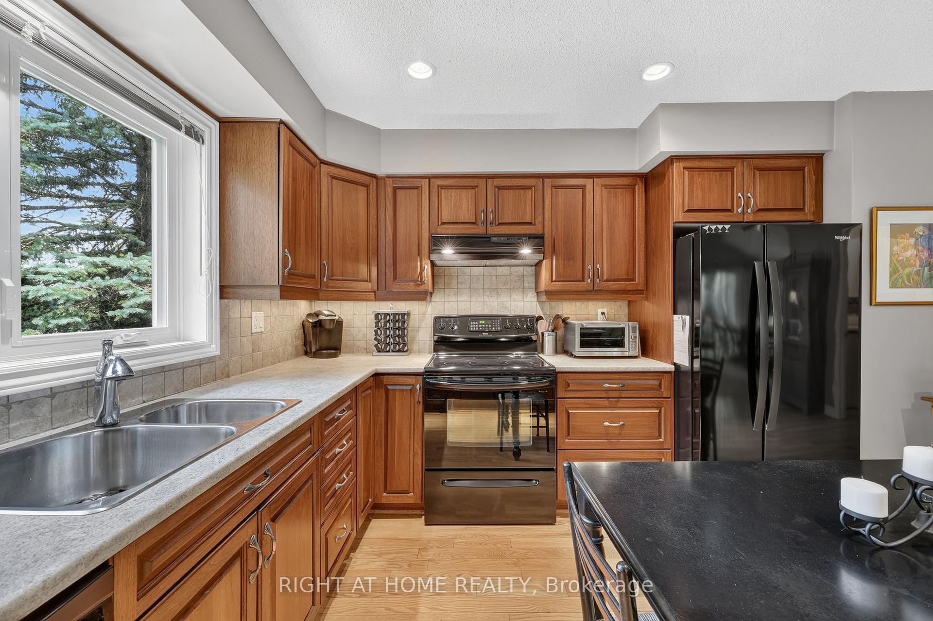 Photo 9 of 5 Pine Point, Oro-Medonte, Horseshoe Valley — HOMEH