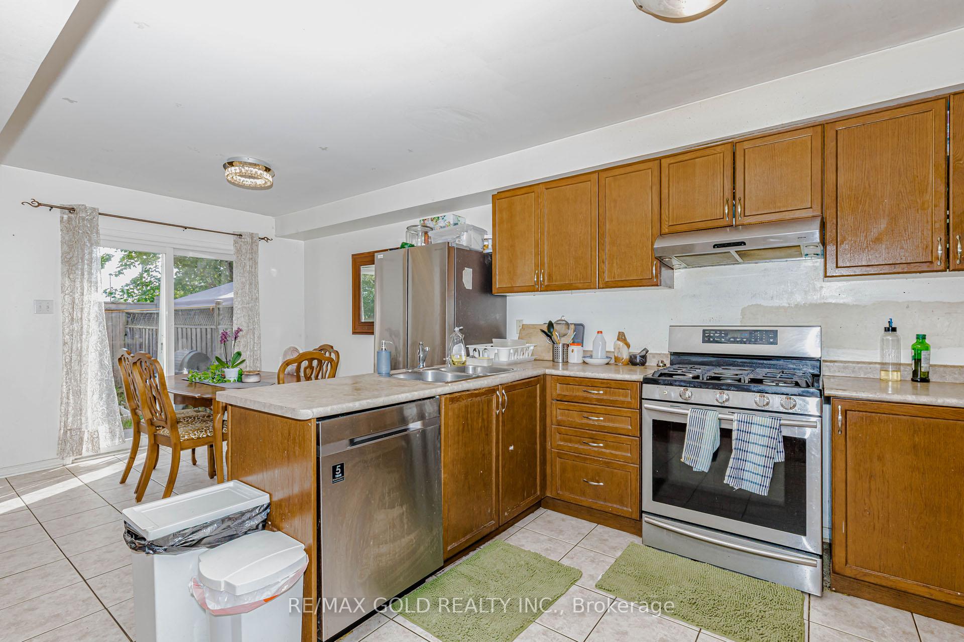 Photo 11 of 4 Trudelle Crescent, Brampton, Fletcher's Meadow — HOMEH