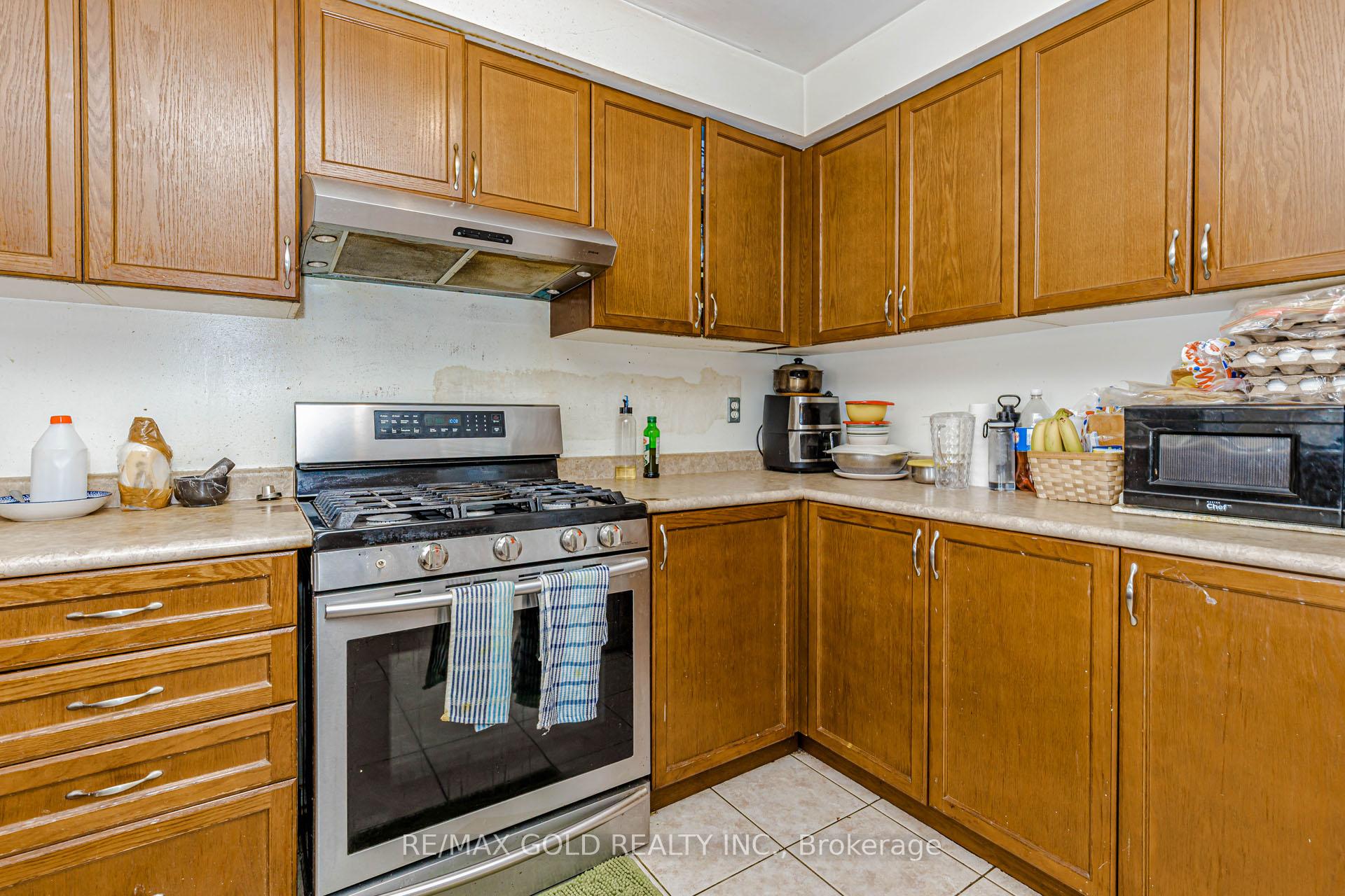 Photo 12 of 4 Trudelle Crescent, Brampton, Fletcher's Meadow — HOMEH