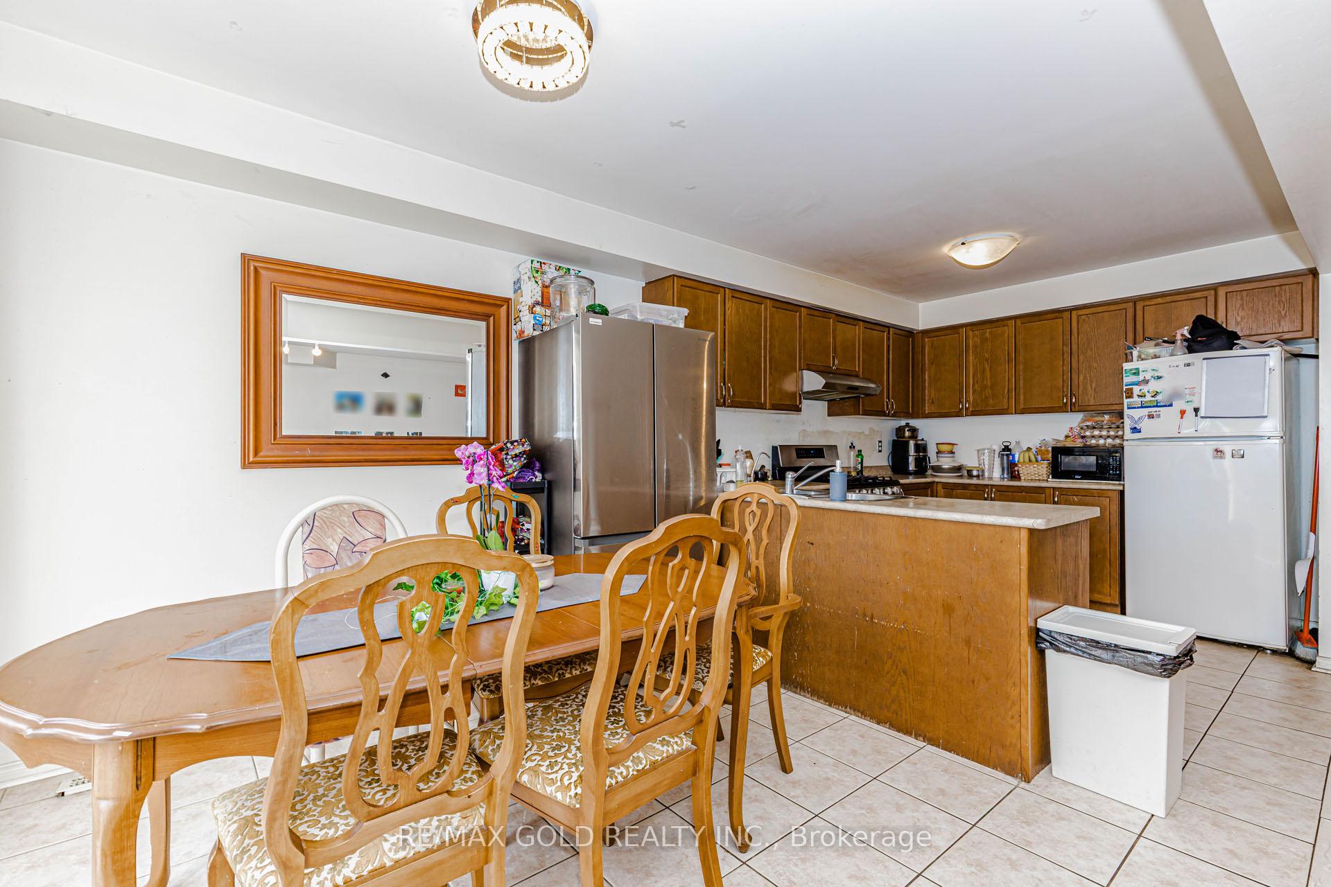 Photo 14 of 4 Trudelle Crescent, Brampton, Fletcher's Meadow — HOMEH