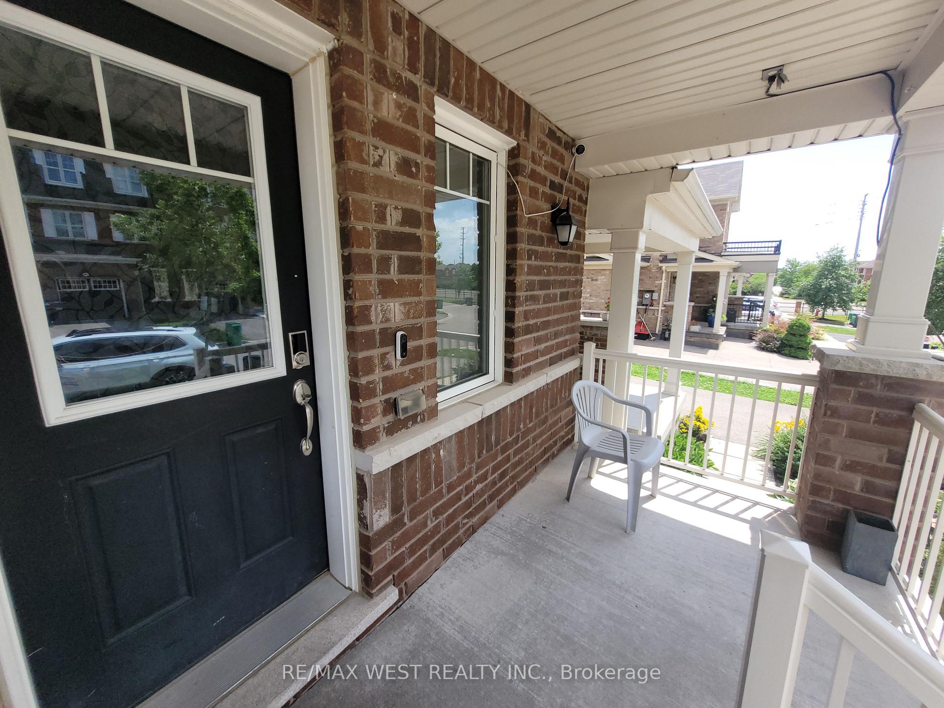Photo 2 of Unit Main and Second floor, 60 Quillberry Close, Brampton, Northwest Brampton — HOMEH