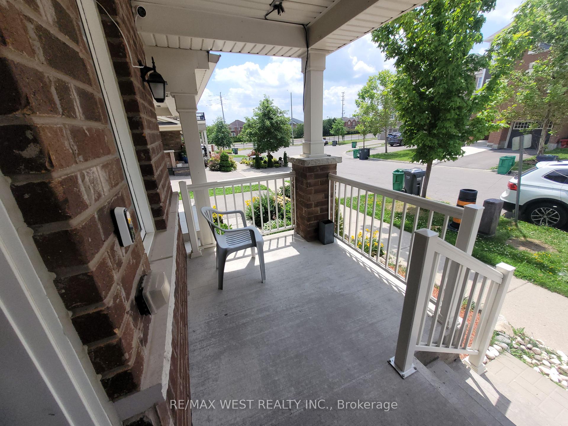 Photo 3 of Unit Main and Second floor, 60 Quillberry Close, Brampton, Northwest Brampton — HOMEH