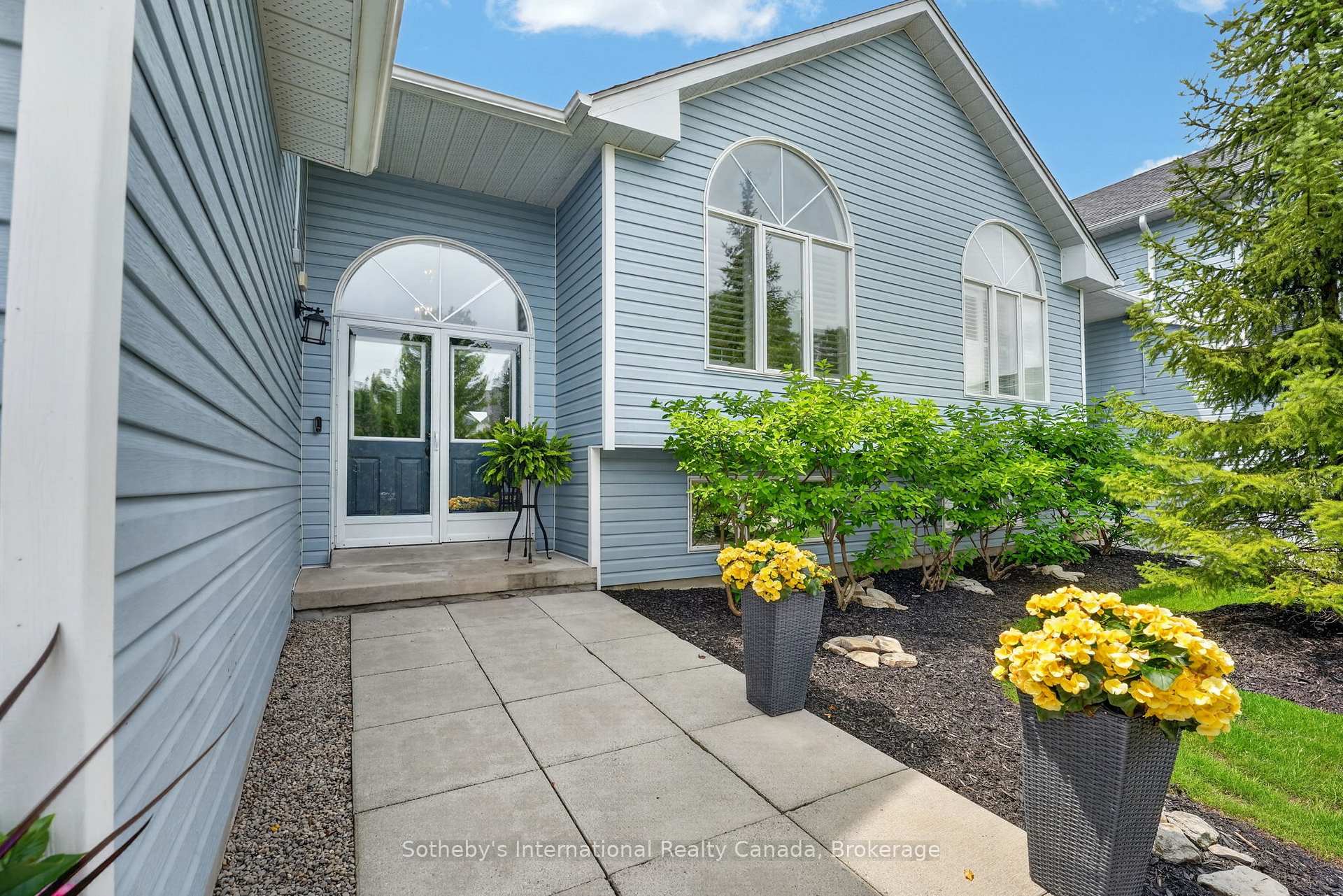 Photo 4 of 20 Sundial Court, Collingwood — HOMEH