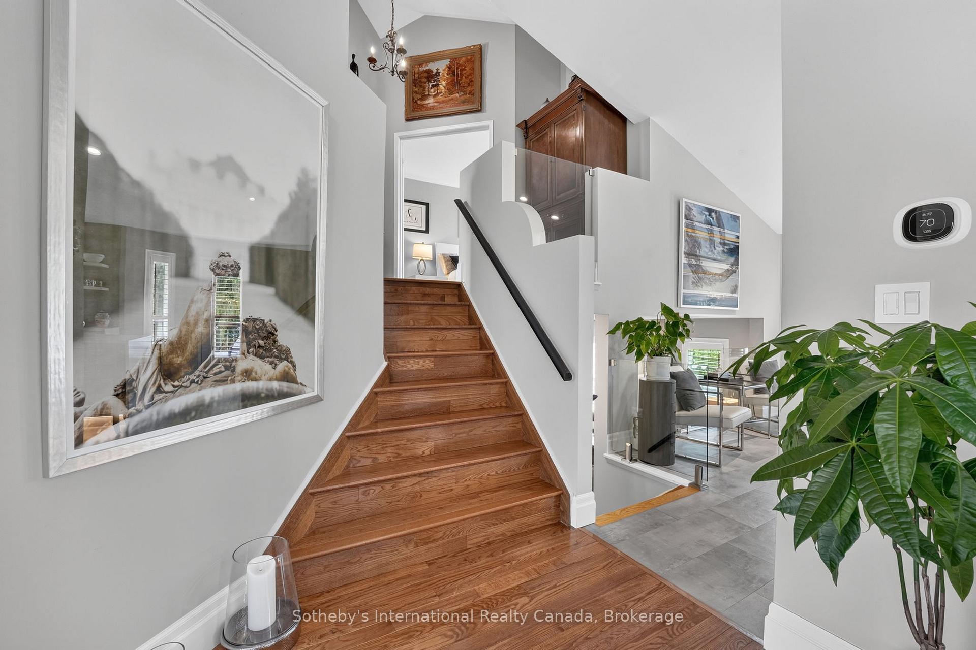 Photo 12 of 20 Sundial Court, Collingwood — HOMEH