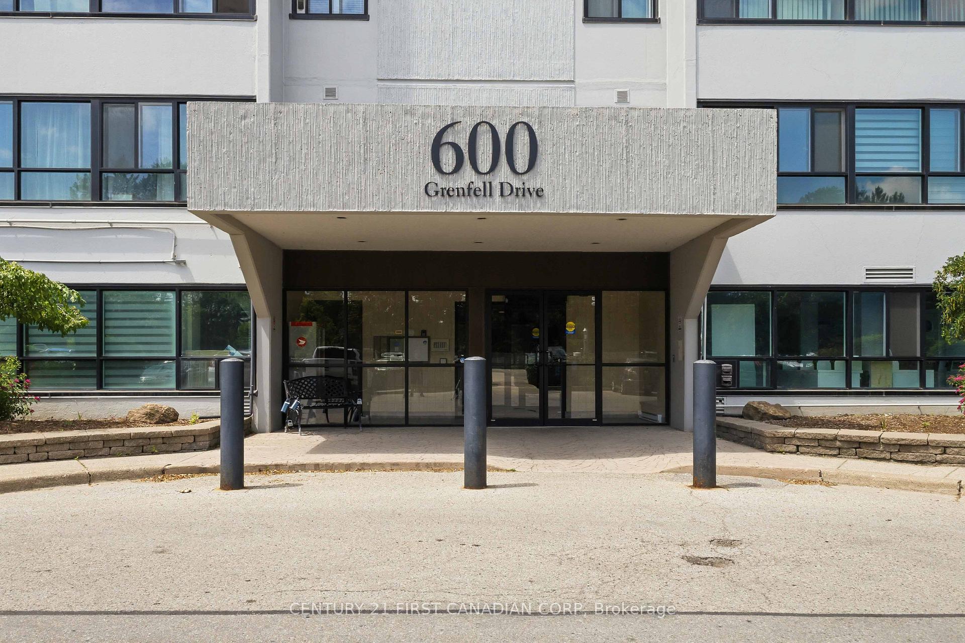 Photo 3 of Unit 509, 600 Grenfell Drive, London, North C — HOMEH