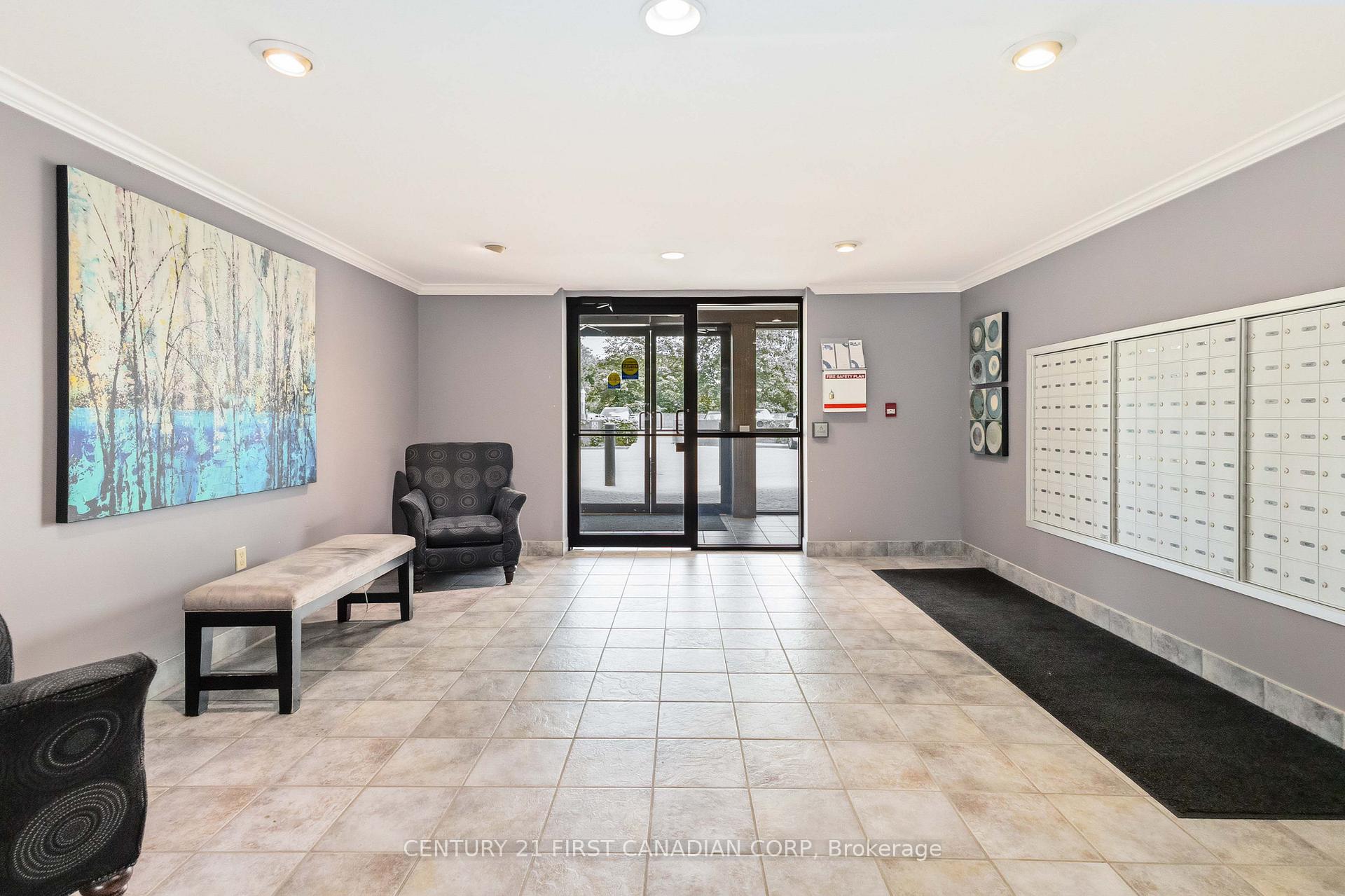 Photo 5 of Unit 509, 600 Grenfell Drive, London, North C — HOMEH