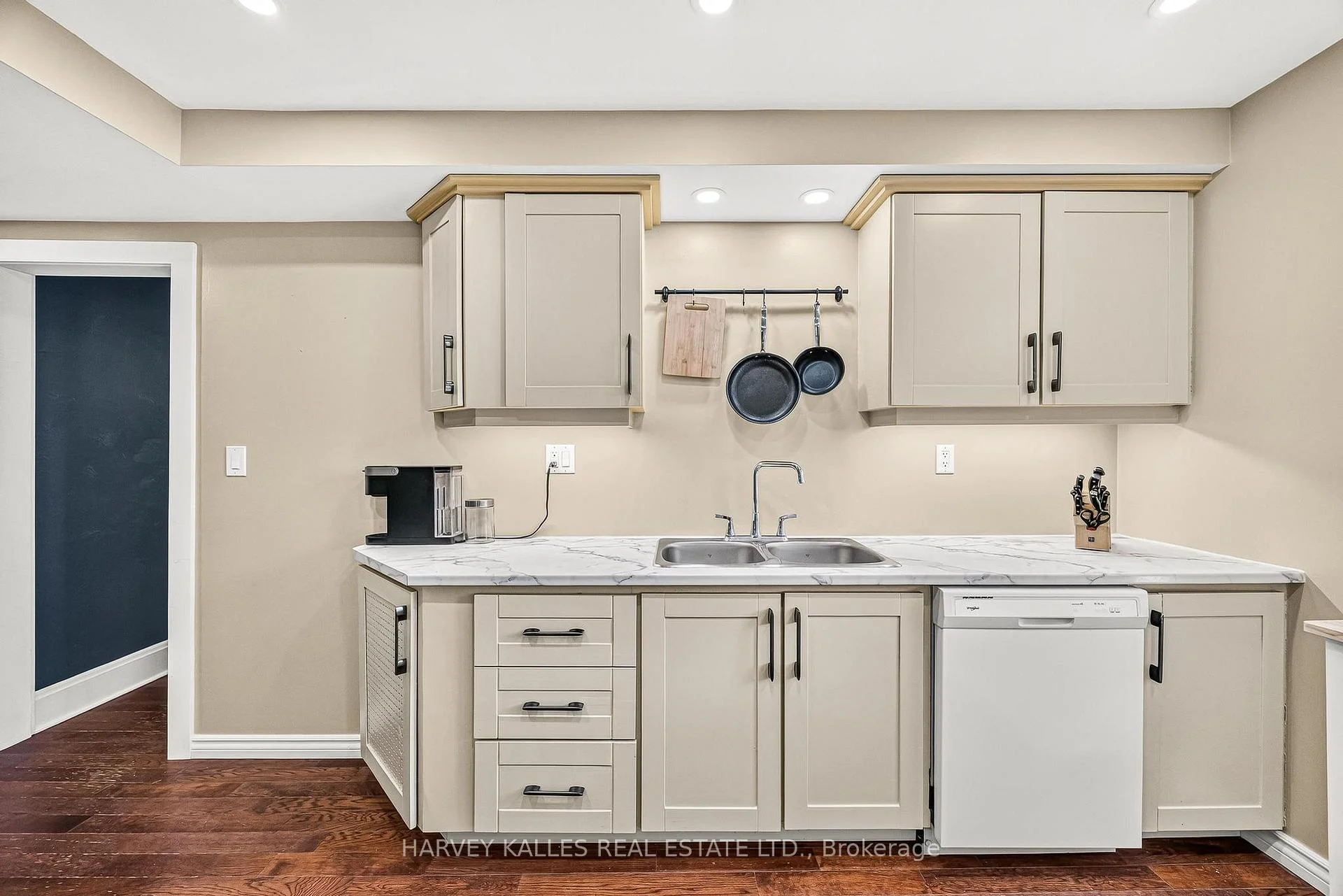 Photo 17 of 487 Dunsmure Road, Hamilton, Crown Point — HOMEH